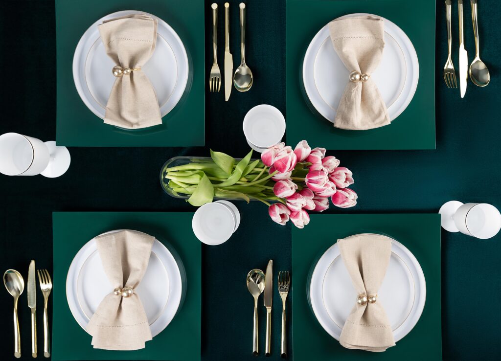 20-Piece White and Gold Round Plastic Dinnerware Set for 10 Guests - Elegant Disposable Plates, Bowls, Cups & Cutlery - Perfect for Weddings, Parties, Catering & Outdoor Events