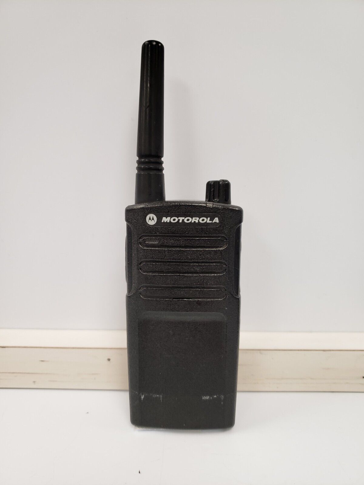 Motorola RMU2043 Two-Way Radio - Long Range Walkie Talkie for Business & Outdoor Adventures - Perfect for Construction, Security & Hiking