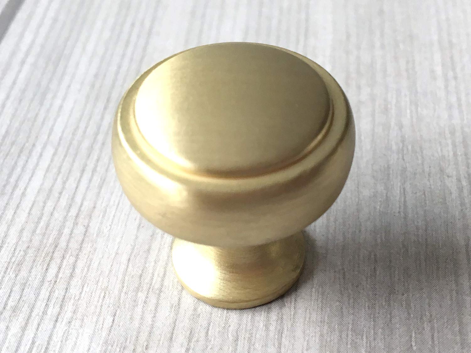 Vintage Brushed Brass Drawer Knobs & Cabinet Pulls - Elegant Dresser Handles for Kitchen Cabinets, Wardrobes & Furniture - Perfect for Home Renovation & DIY Projects