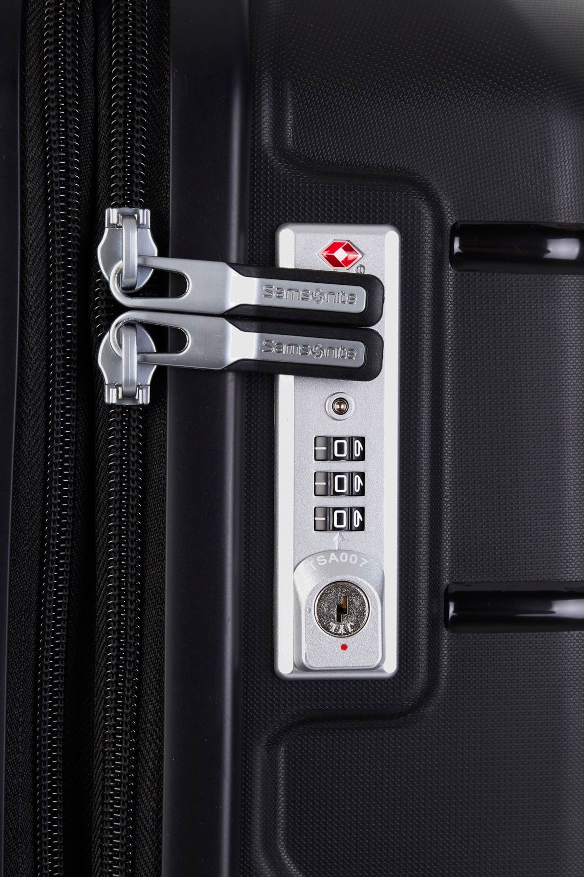 Oc2lite 55cm Carry On Luggage - Lightweight Hardshell Suitcase for Air Travel, Business Trips & Weekend Getaways