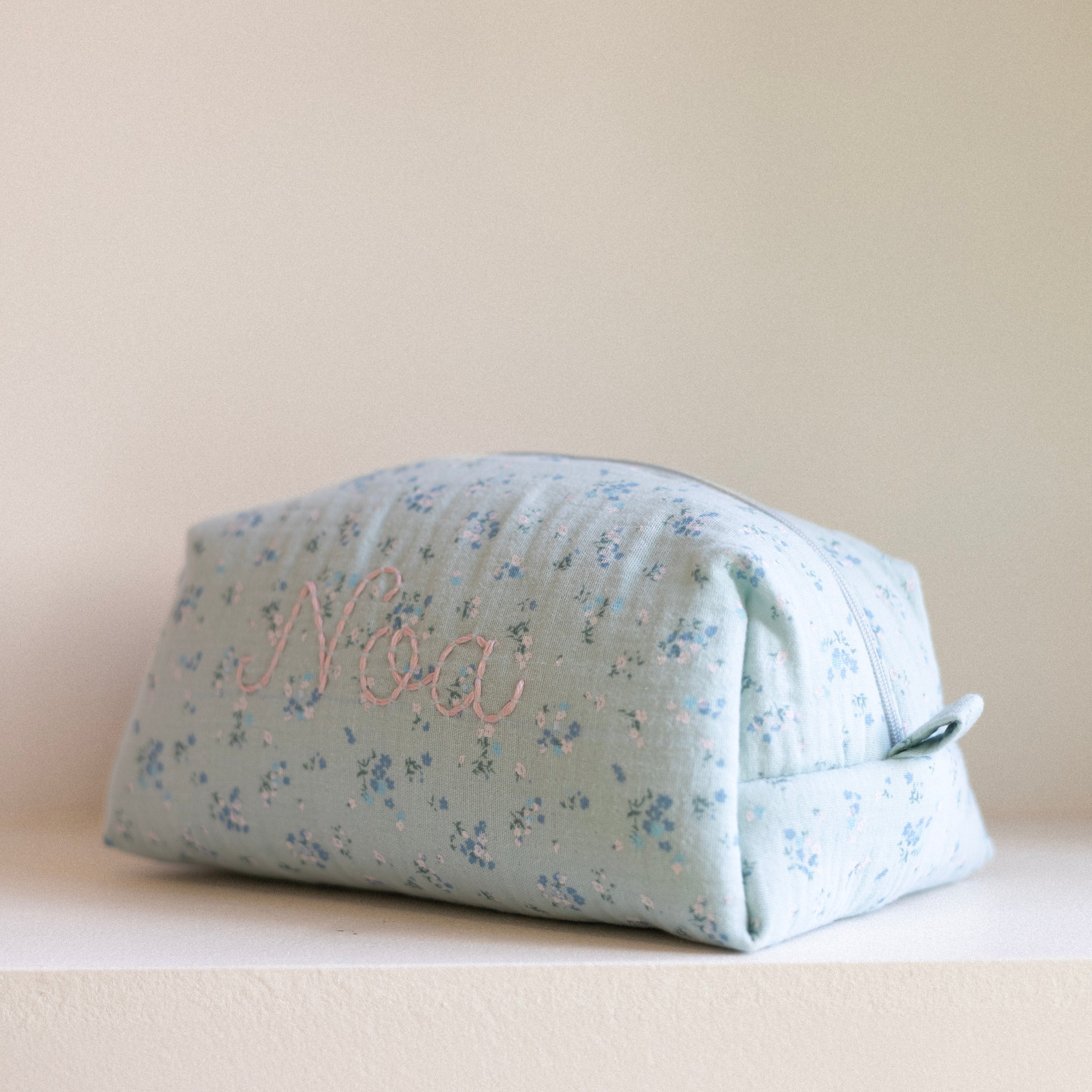 Waterproof Travel Toiletry Bag with Green Floral Design - Perfect for Vacation, Gym, Camping & Business Trips