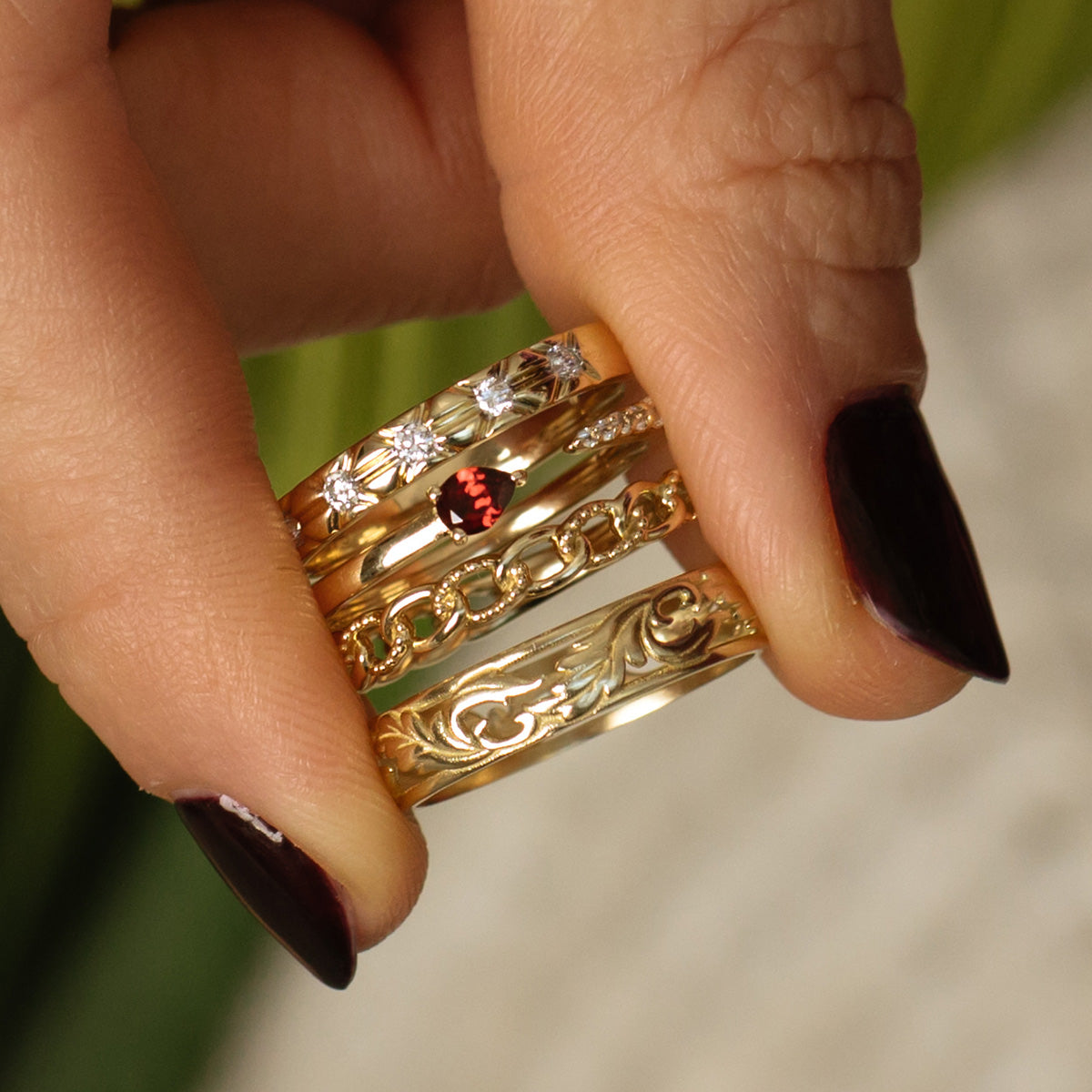 Solid Gold Textured Chain Link Ring for Women - Elegant Stackable Jewelry for Everyday Wear & Special Occasions