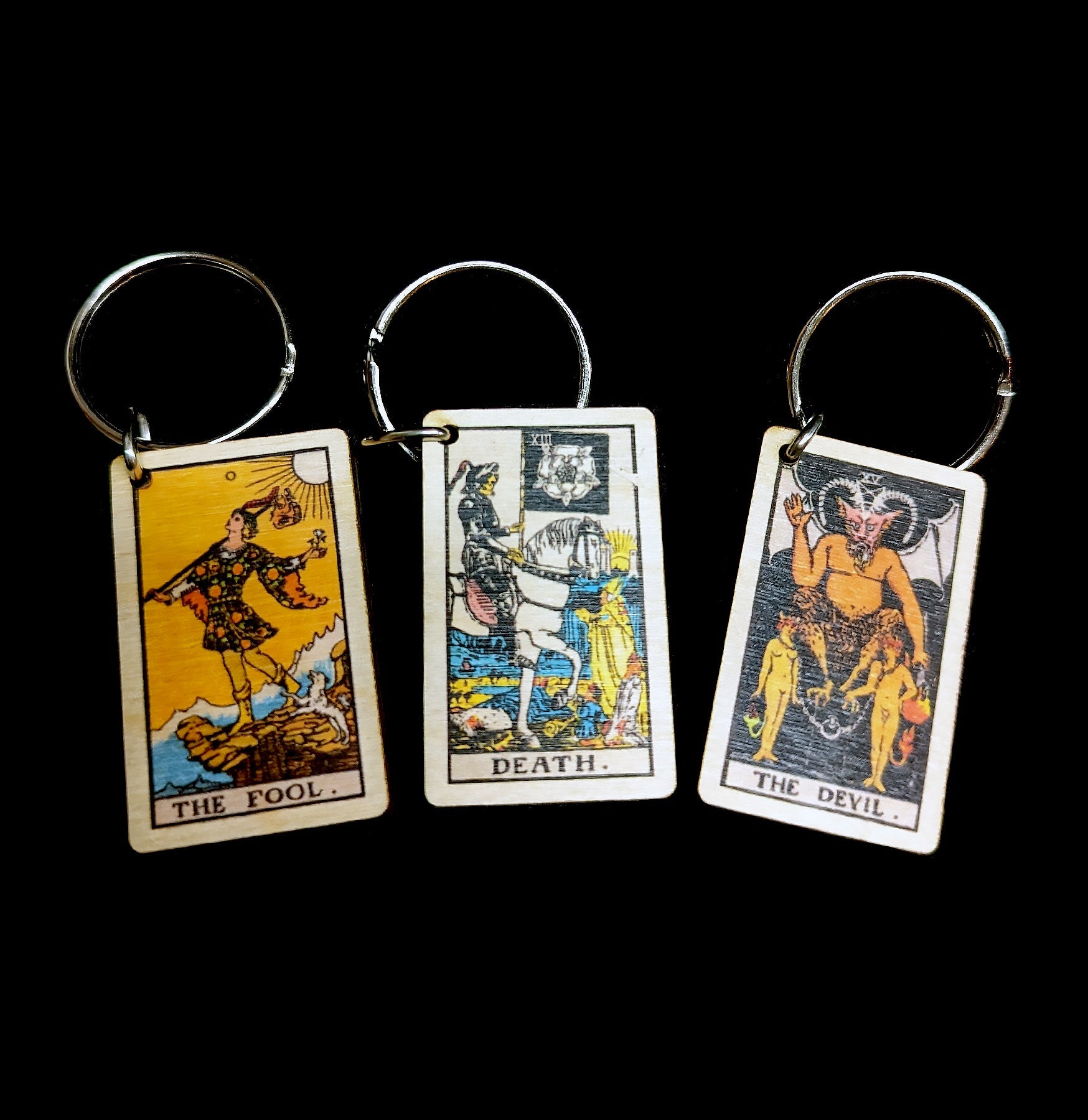 Handmade Wooden Tarot Card Keychain - Personalized Zodiac Sign Keyring for Witches & Spiritual Seekers - Perfect for Divination, Gifts & Daily Carry