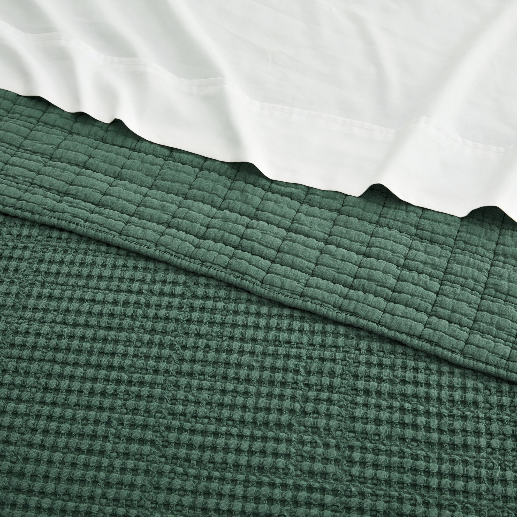 Luxury Mills Waffle Quilt Set - Ultra Soft Bedding Collection for Queen/King Size Beds - Perfect for Cozy Bedrooms, Guest Rooms & Hotel Stays