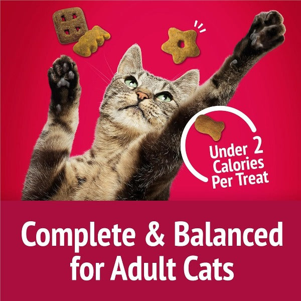 Friskies Party Mix Mixed Grill Crunchy Cat Treats - Delicious Natural Flavors for Cats - Perfect for Training, Rewards & Playtime