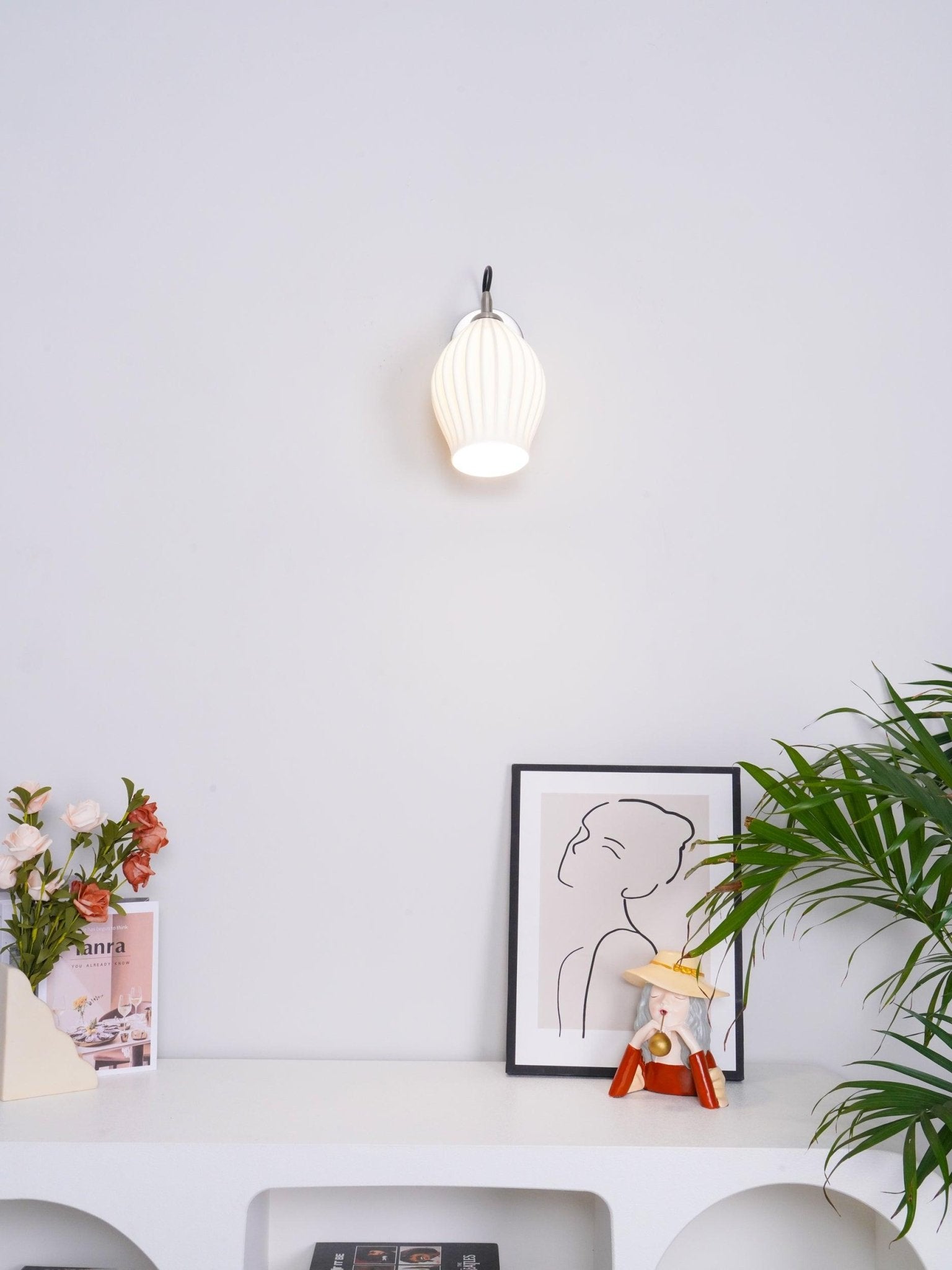 Modern Ceramic Ribbed Wall Light Fixture - Sleek & Stylish Home Decor for Living Room, Bedroom, or Hallway