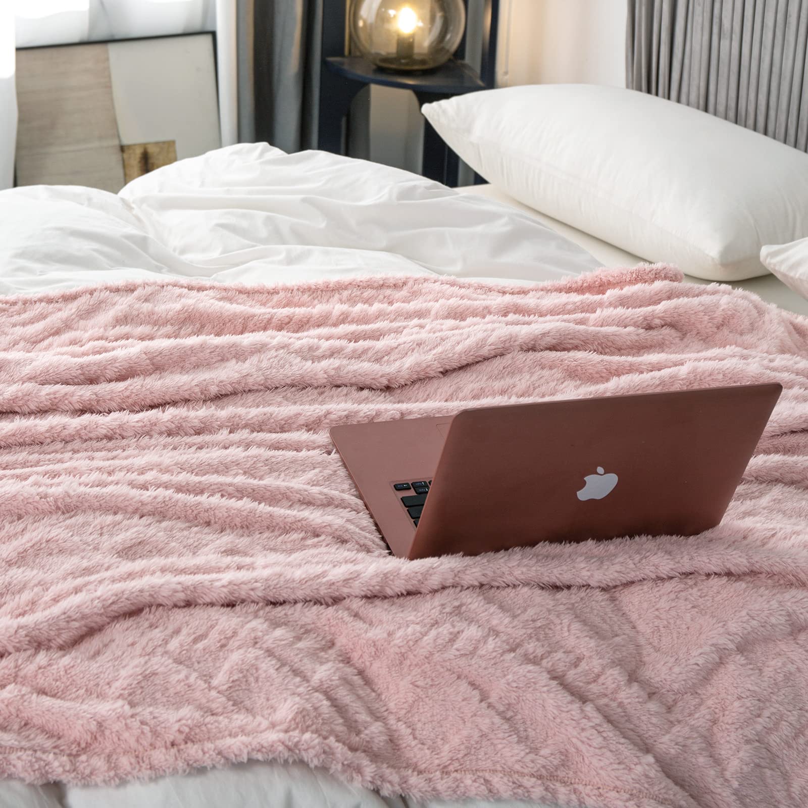 DaysU Sherpa Fleece Blanket - Ultra Soft & Cozy Throw Blanket for Couch, Sofa, Bed - Lightweight Warm Fuzzy Blanket for Camping, Picnic, Travel - Pink Jacquard Design 50