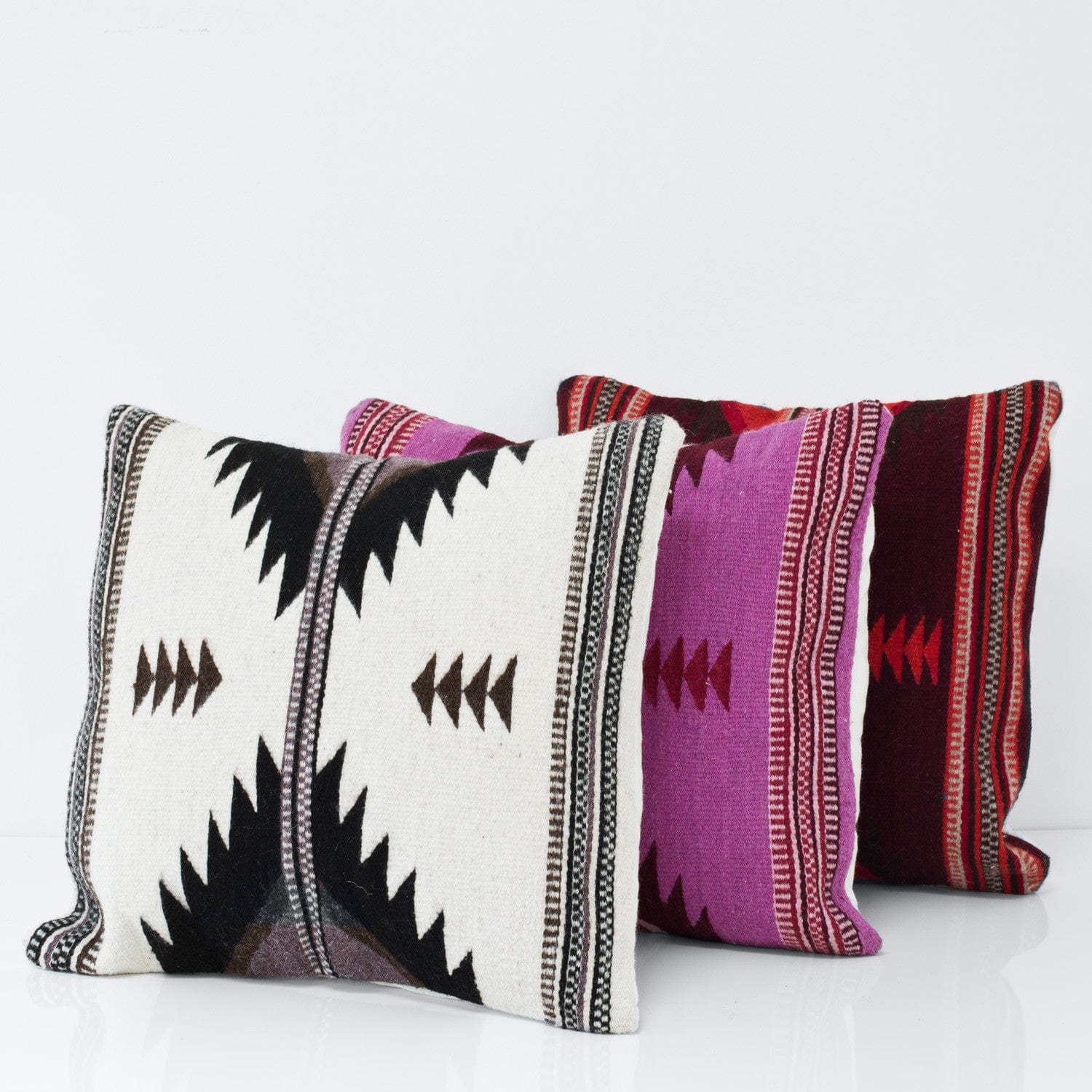 Premium Espadin Pillow for Wine Lovers - Soft & Supportive Cushion for Wine Bottles - Perfect for Gifts, Home Decor, and Wine Tasting Parties