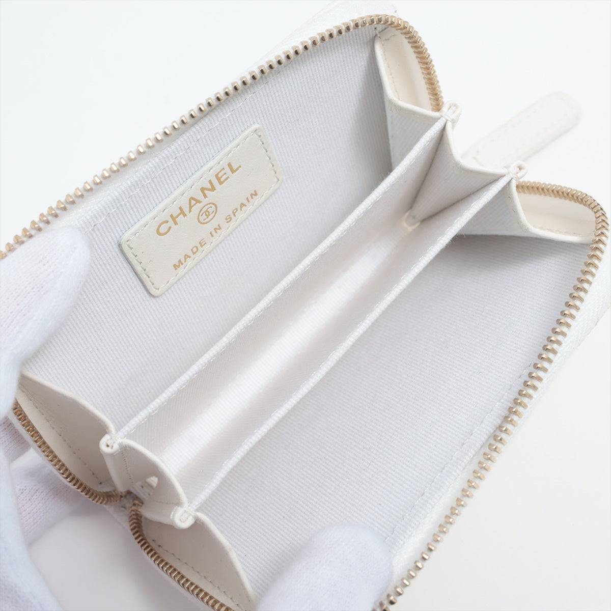 Chanel Caviar Leather Coin Case Wallet in White - Stylish & Compact for Everyday Essentials & Travel Accessories