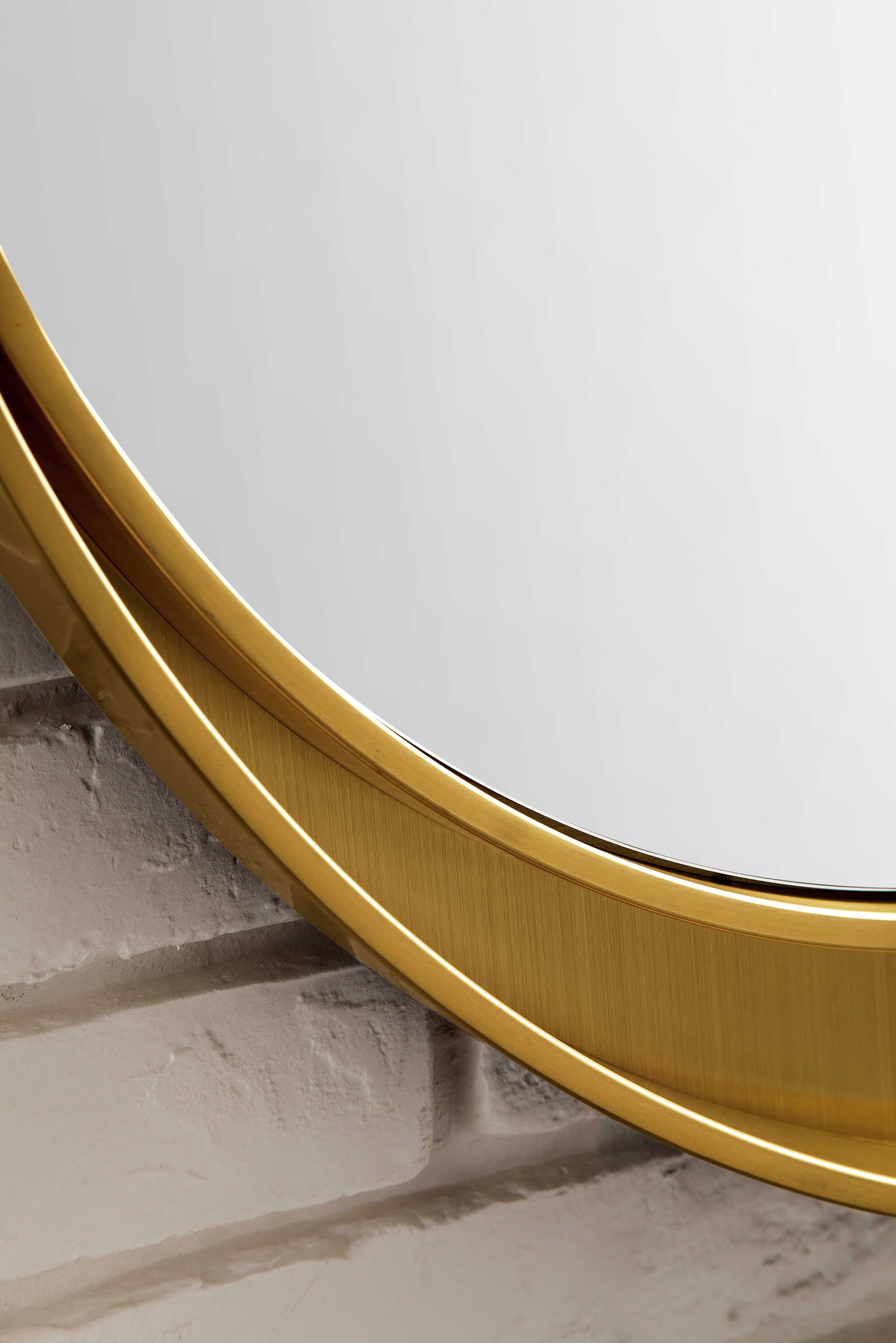 Luna 35.5 Inch Round Wall Mirror with Radiant Gold Frame - Perfect for Living Room, Bedroom & Bathroom Decor