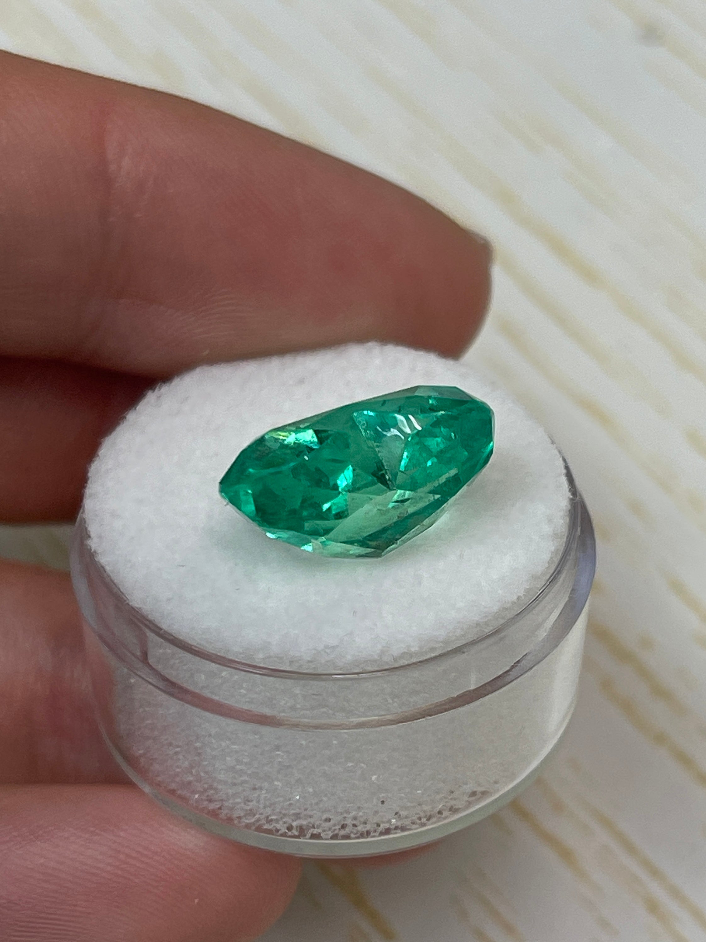 13x16mm 9.84 Carat Natural Colombian Loose Emerald Gemstone - Heart Cut, Eye Clean Bubbly Inclusion for Jewelry Making, Engagement Rings & Luxury Gifts