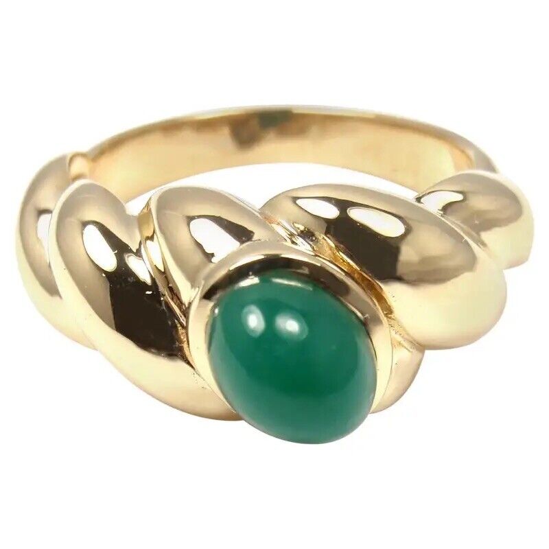 Authentic Van Cleef & Arpels 18k Yellow Gold Green Chalcedony Ring - Vintage Luxury Jewelry for Women, Perfect for Weddings, Anniversaries & Special Occasions