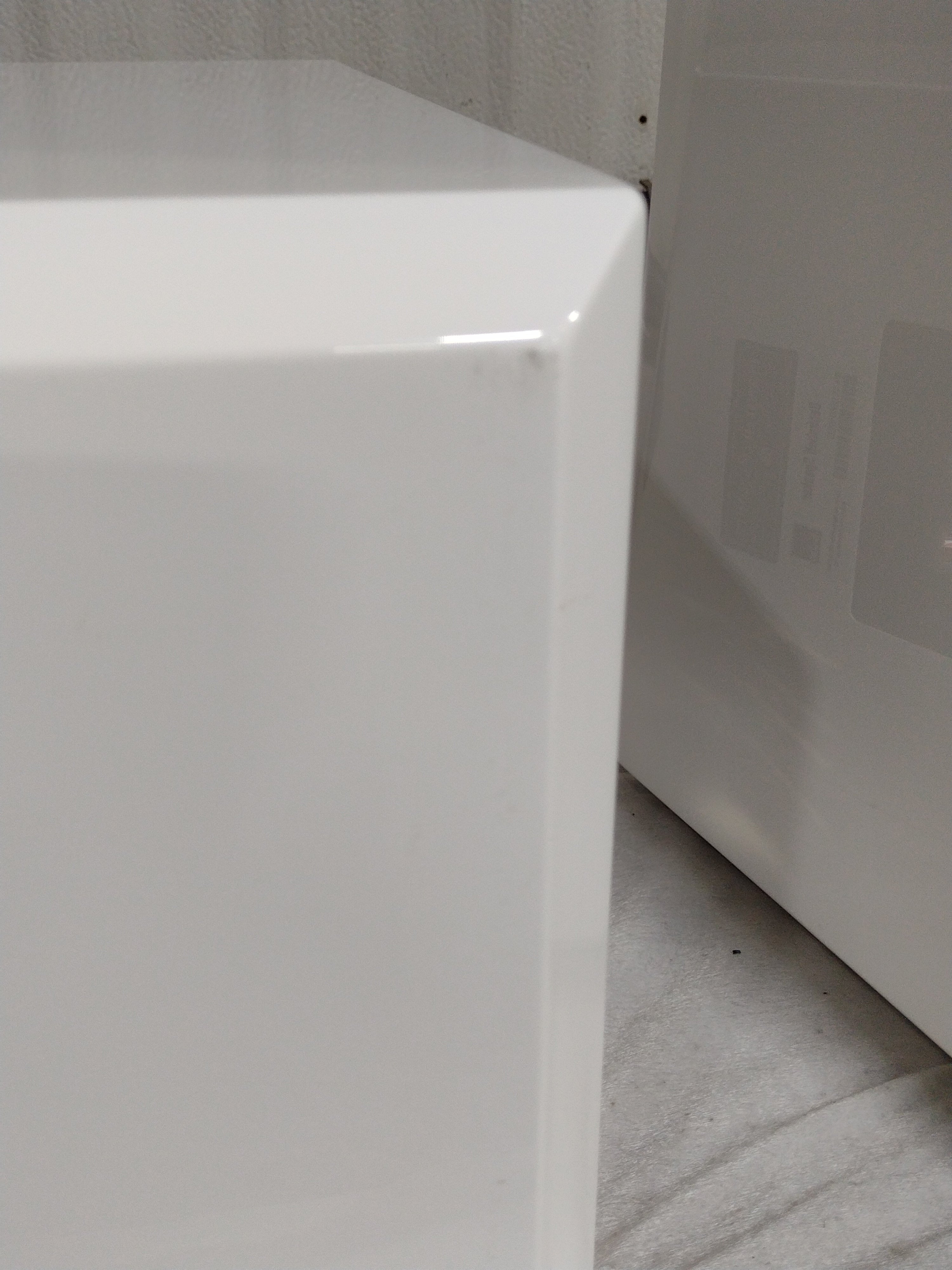 Ultra Modern White Gloss Bookshelf with Outlet - Stylish Storage Solution for Living Room, Bedroom, or Office - Model 5257