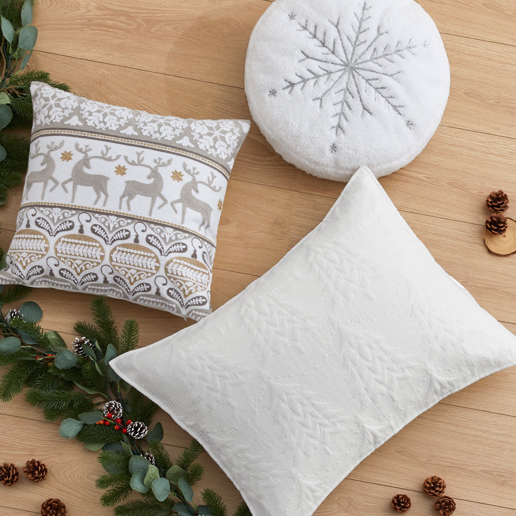 Round Metallic Snowflake Christmas Tree Pillow - Festive Holiday Home Decor for Sofa, Bed & Seasonal Celebrations
