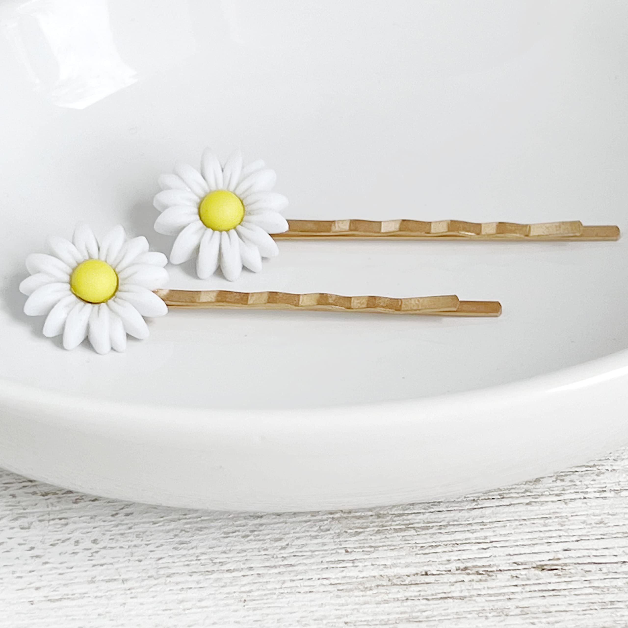 Daisy Hair Pins for Women - Floral Hair Clips, White Flower Hair Barrettes for Wedding, Boho Bobby Pins, Girls Hair Accessories - Perfect for Bridal, Prom, Party & Everyday Wear