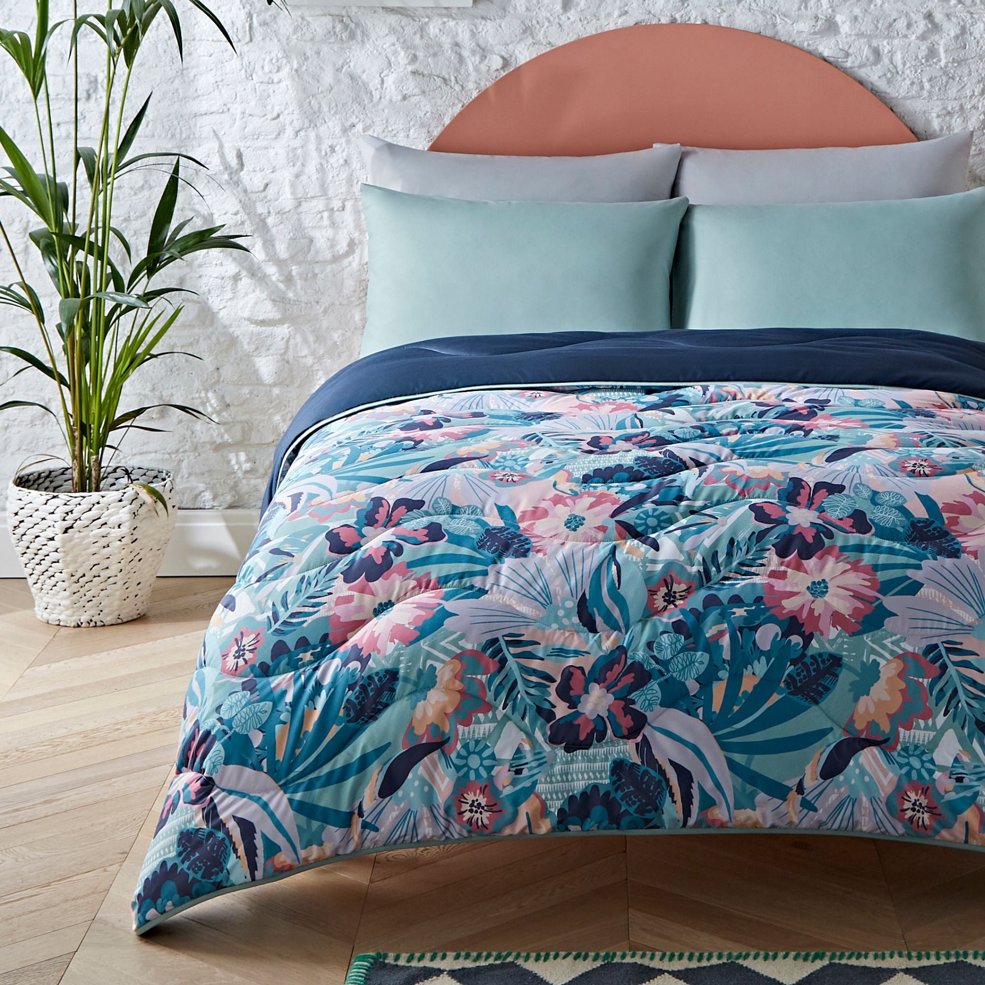 Pastel Palms Coverless Duvet Set - Soft & Breathable Bedding for Summer - Perfect for Beach House, Boho Bedroom & Tropical Home Decor
