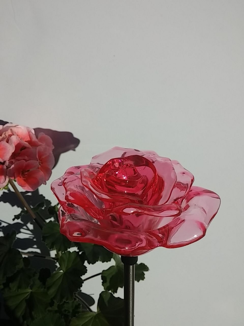 Solar Red Rose Light - Outdoor LED Garden Stake for Yard & Landscape Decor - Perfect Gift for Mother's Day, Valentine's Day & Home Decoration - Waterproof & Energy Efficient Solar Flower Light for Patio, Pathway & Backyard Lighting