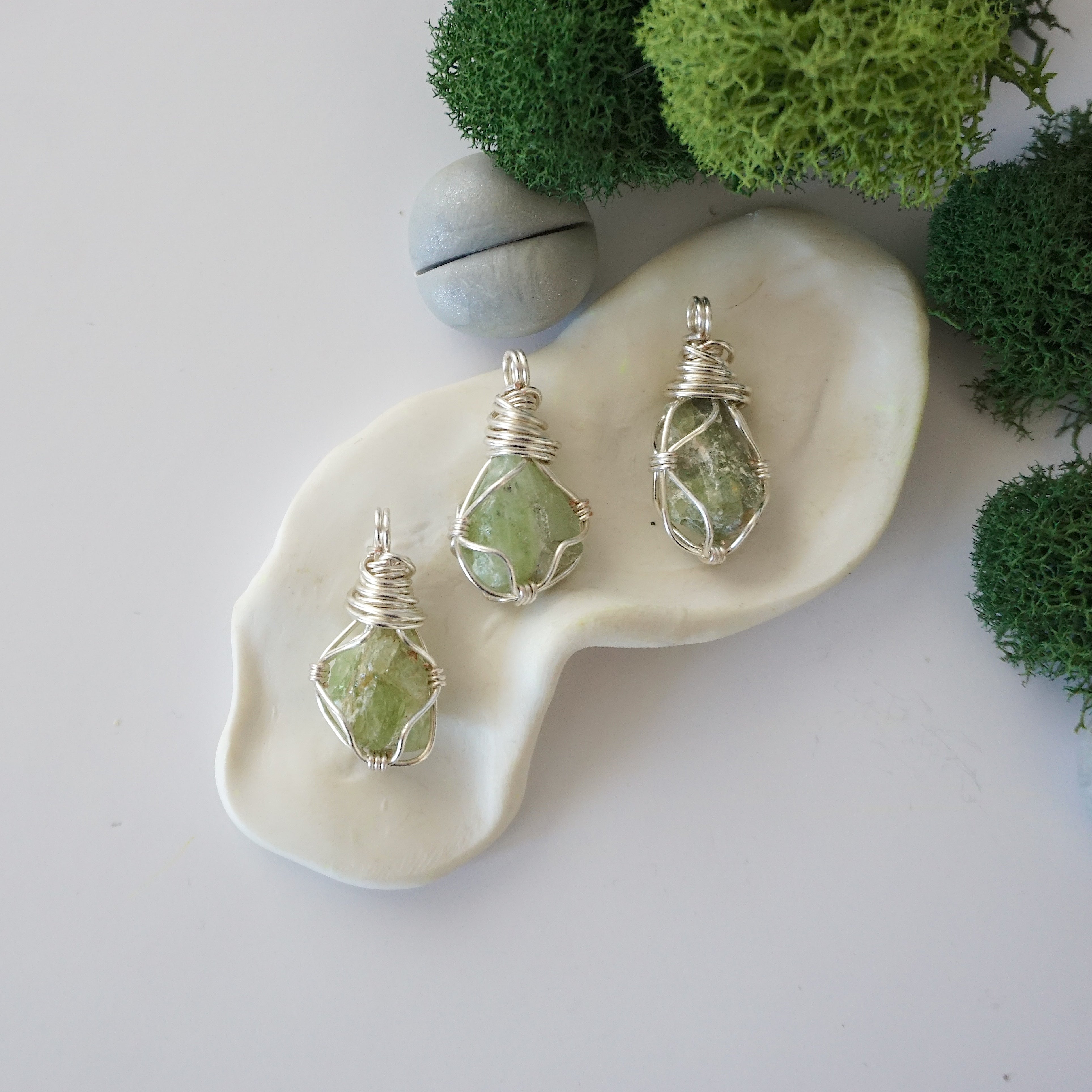 Peridot Birthstone Necklace - Dainty August Crystal Pendant Jewelry for Women - Perfect Gift for Birthday, Anniversary & Everyday Wear
