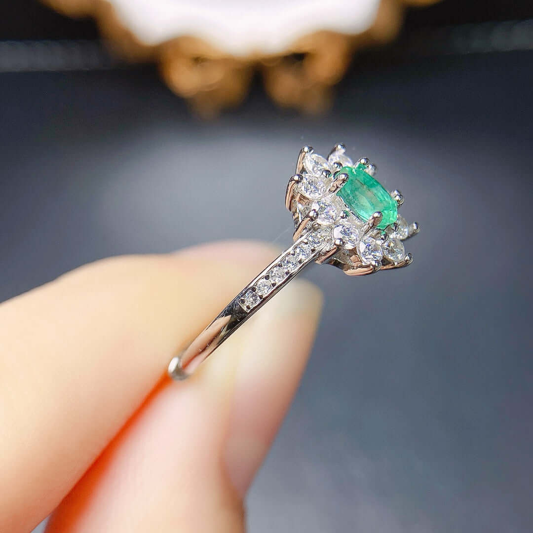 18K Gold Statement Emerald Ring for Women - Elegant Green Gemstone Jewelry for Engagement, Wedding & Special Occasions | NS2403