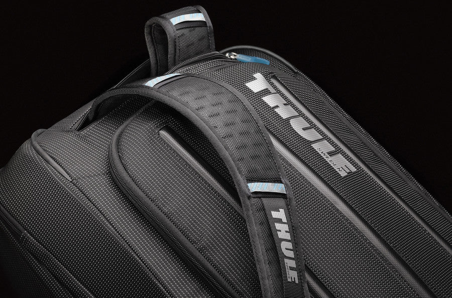 Thule Crossover 22”/56cm Carry-On Luggage - Lightweight Durable Travel Suitcase for Airplane, Business & Weekend Trips
