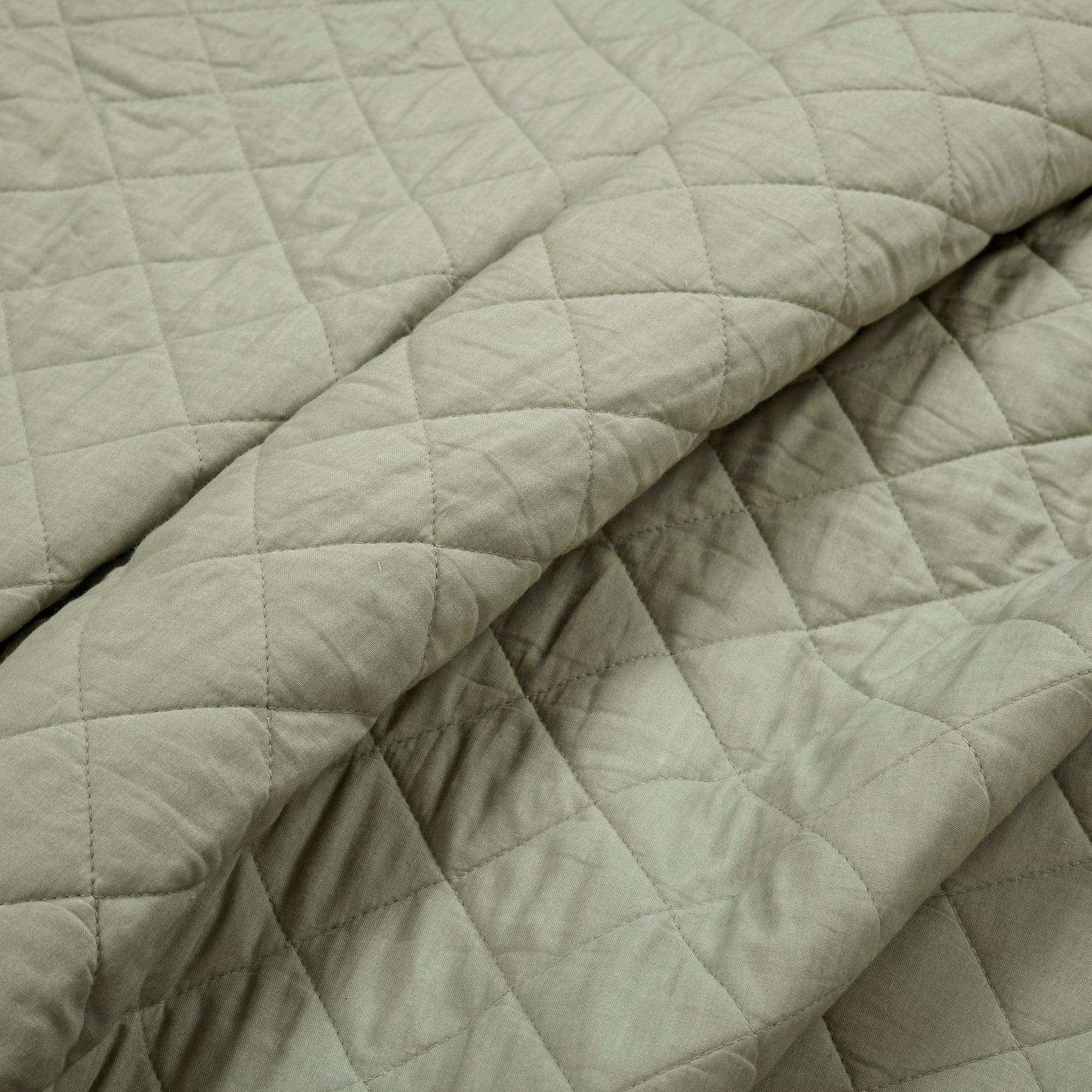 Ava Diamond Oversized Cotton Quilt Set - King Size Bedding with Soft Breathable Fabric for All Seasons | Perfect for Master Bedroom, Guest Room & Cozy Home Decor