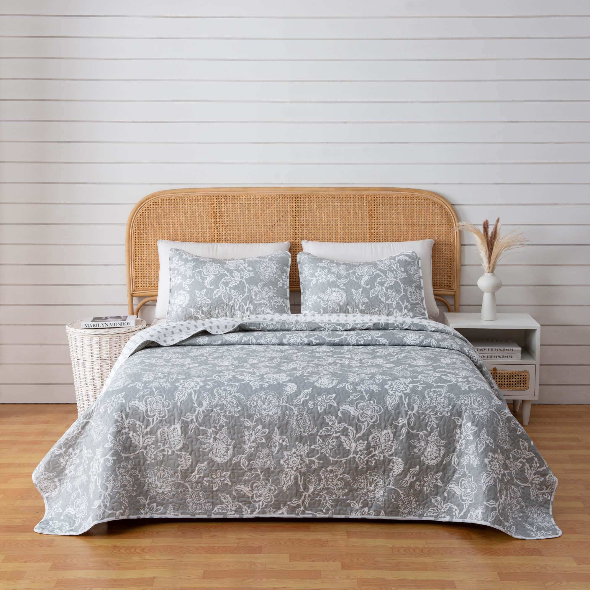 Floral King Quilt Set - Lightweight Reversible Farmhouse Bedding for All Seasons