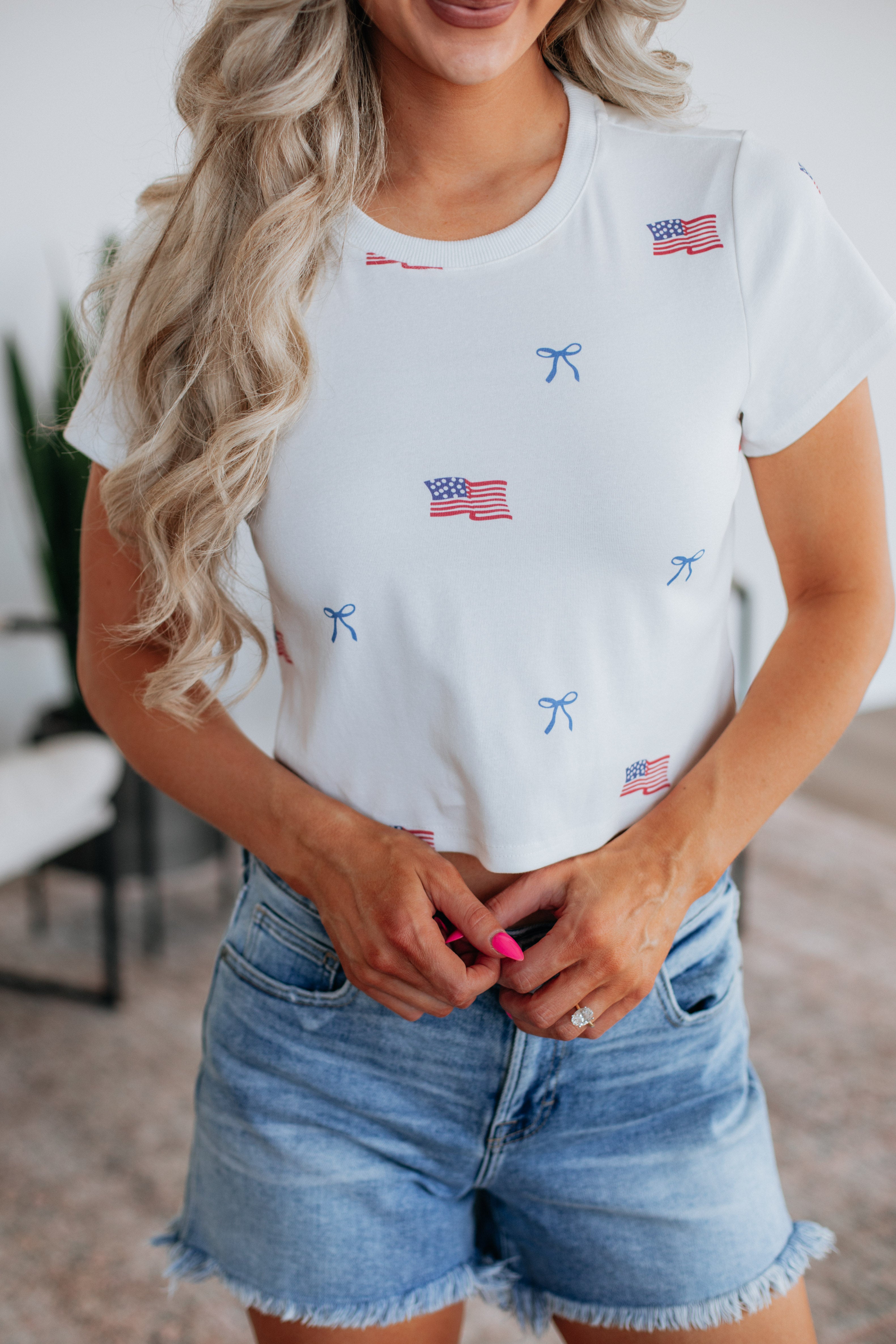 Stylish Bows & Stripes T-Shirt for Women - Trendy Casual Tee for Everyday Wear, Outfits & Layering