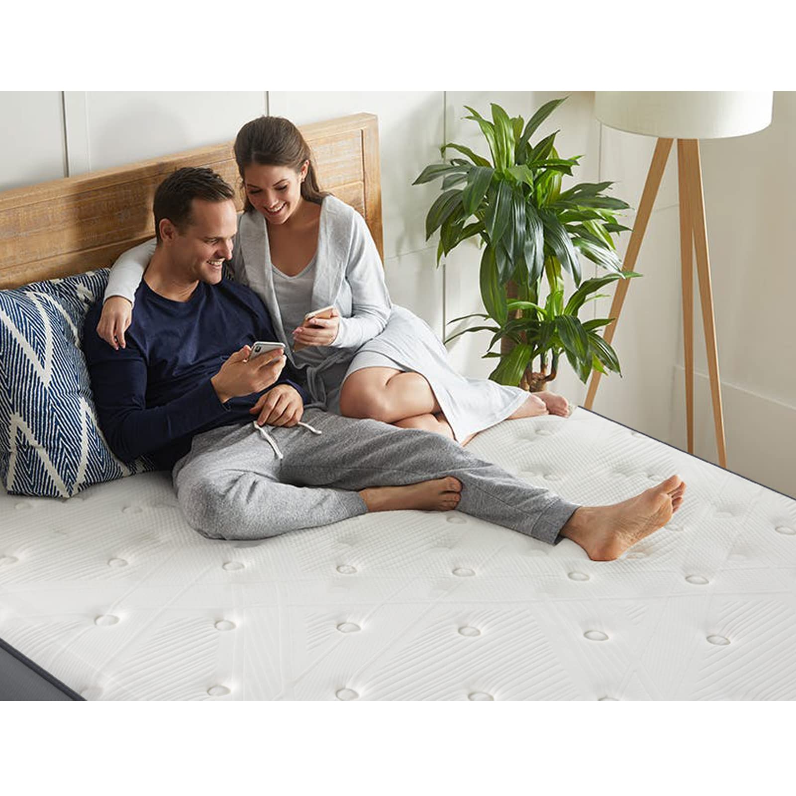 Coolvie 10 Inch Queen Hybrid Mattress - Pocketed Coils & Cooling Gel Memory Foam for Motion Isolation & Breathability | Bed in a Box for Back Pain Relief & Pressure Relief | Perfect for Guest Rooms, Master Bedrooms & Small Apartments