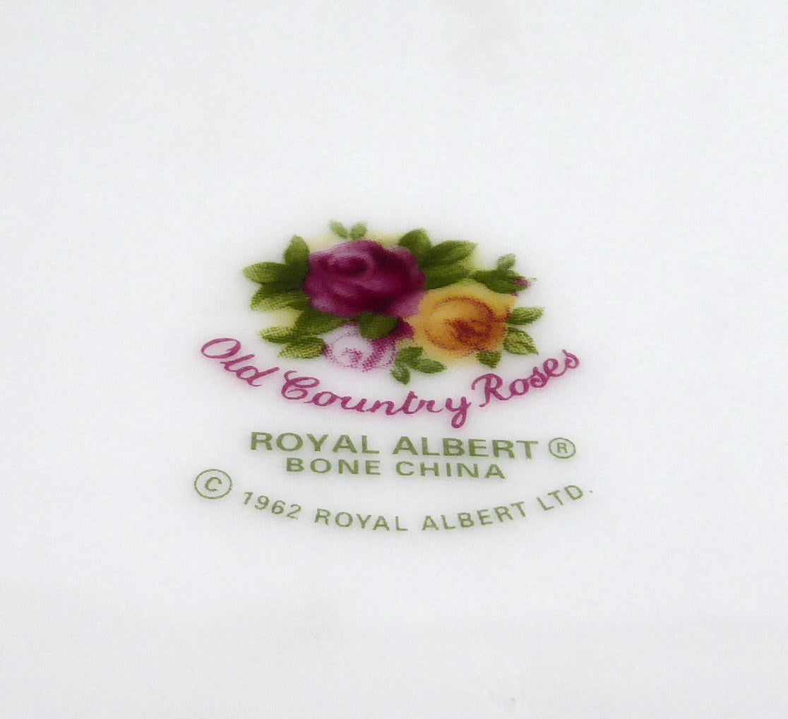 Royal Albert Old Country Roses 13 Inch Large Oval Serving Platter - Elegant Fine China for Dinner Parties, Tea Time & Special Occasions