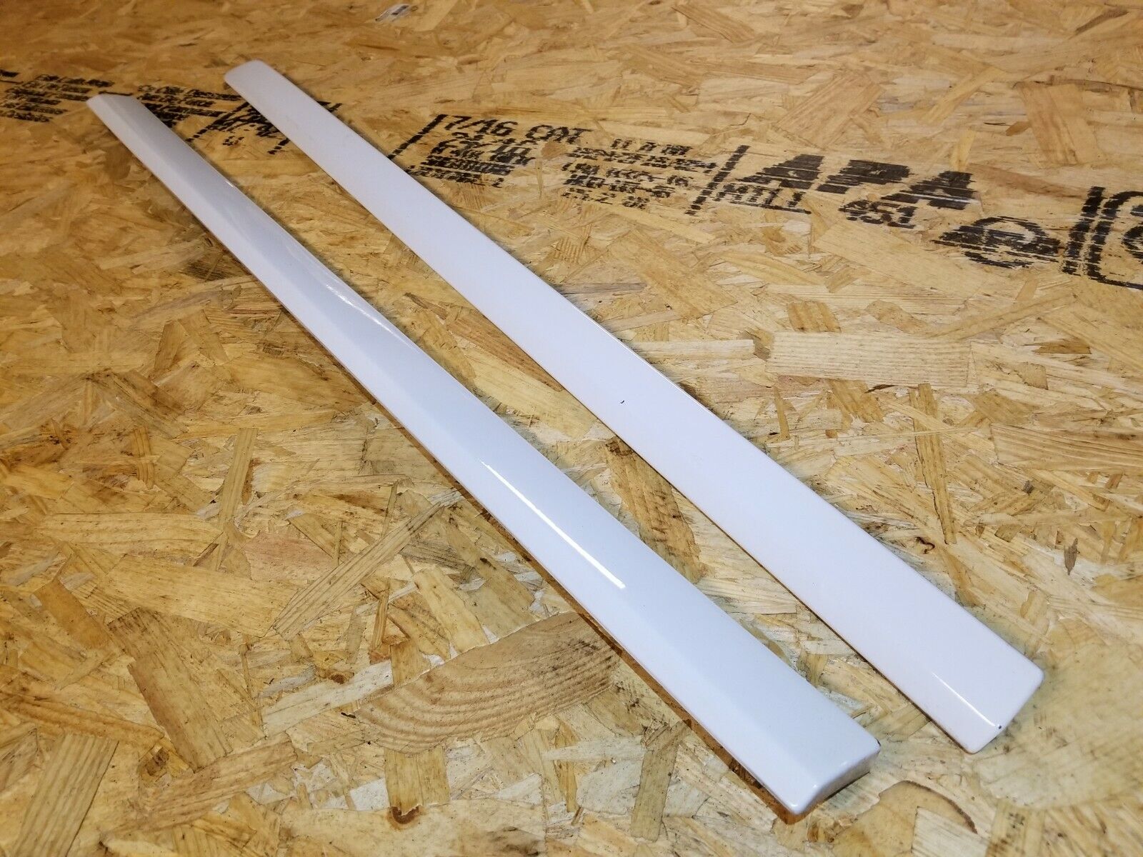2006-2011 Volvo S40 Right Passenger Side Front Door Molding Trim 2-Piece Set - OEM Replacement Part for Car Door Protection & Style Enhancement