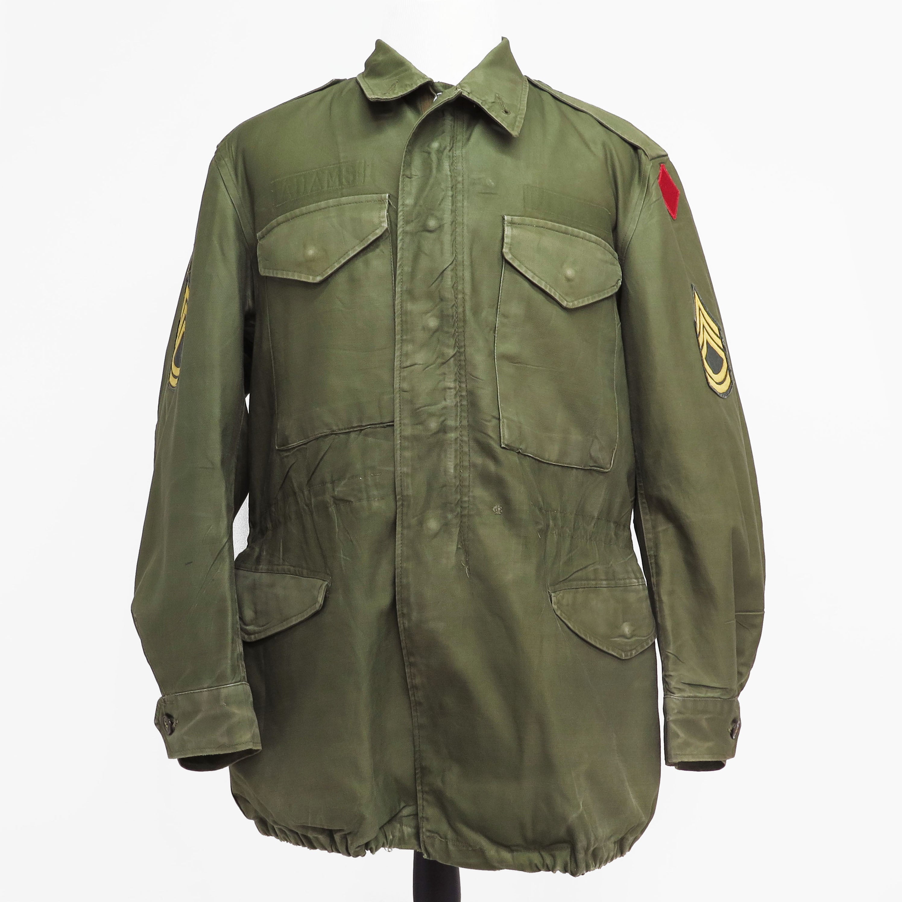 Vintage US Army M-1951 M51 Field Jacket - Authentic 1950s Vietnam War Military Jacket with Patches - Size 40 - Perfect for Military Collectors, Reenactments & Outdoor Adventures