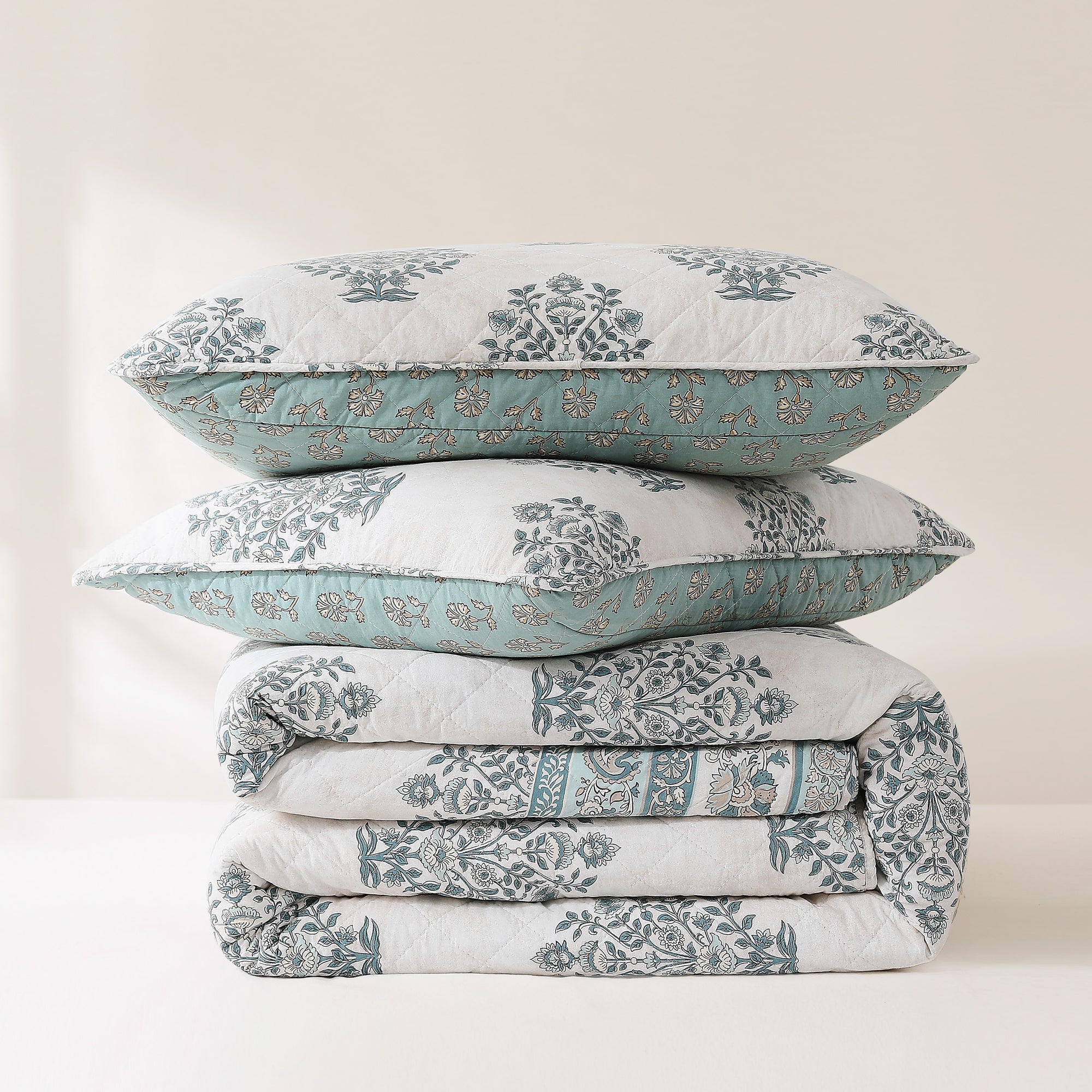 Sofia Flower Block Bouquet Reversible Cotton Quilt 3-Piece Set - Soft Bedding Comforter for Master Bedroom, Guest Room & Dorm Decor