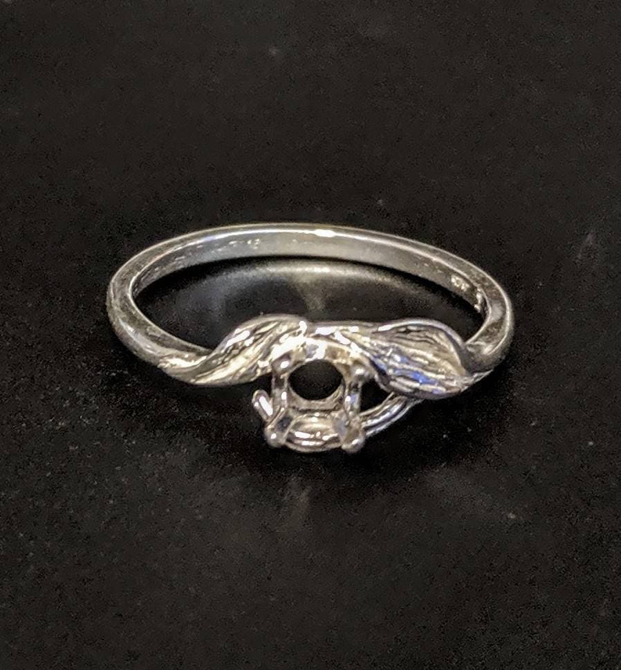 14K Gold or Sterling Silver 4-7mm Round Three Leaf Pre-Notched Blank Ring Shank Setting (Size 7) - Perfect for Jewelry Making, DIY Crafts & Engagement Ring Settings