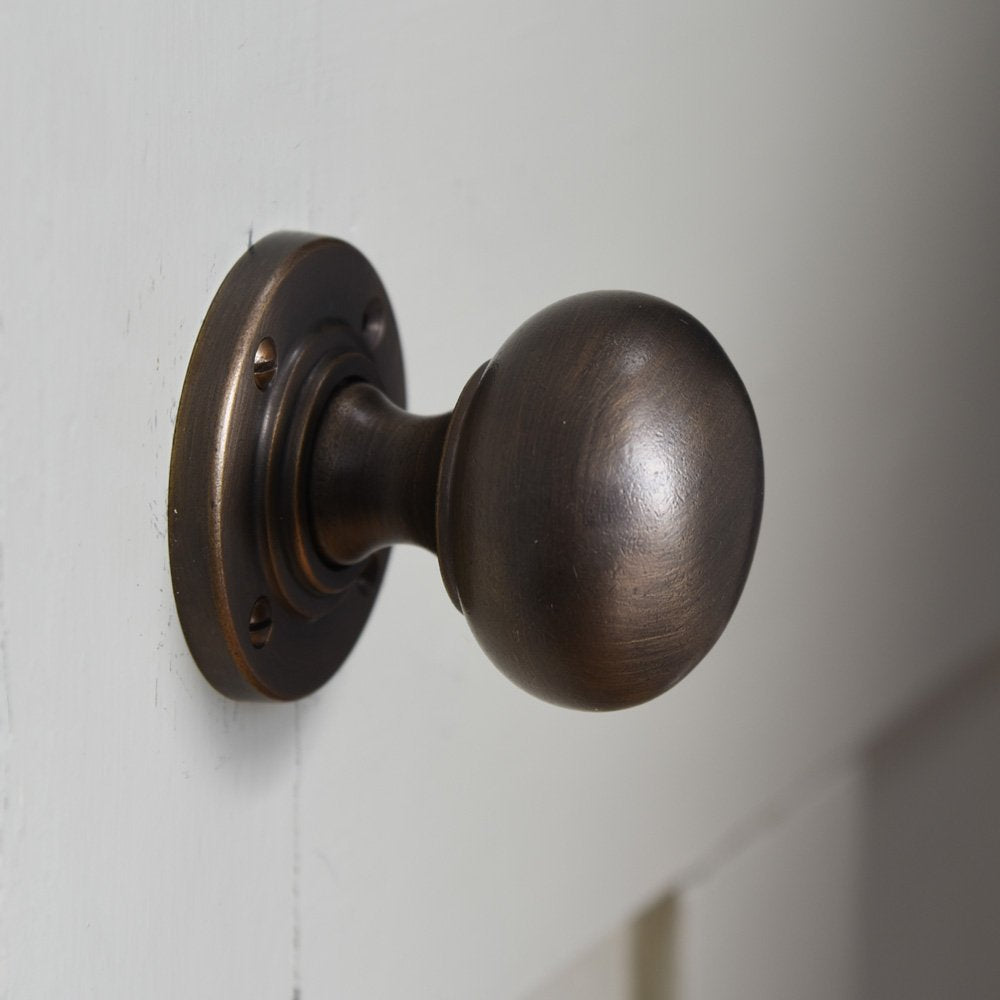 Vintage Distressed Antique Brass Large Bun Door Knobs - Classic Cabinet & Furniture Hardware for Bedroom, Bathroom, Closet Doors