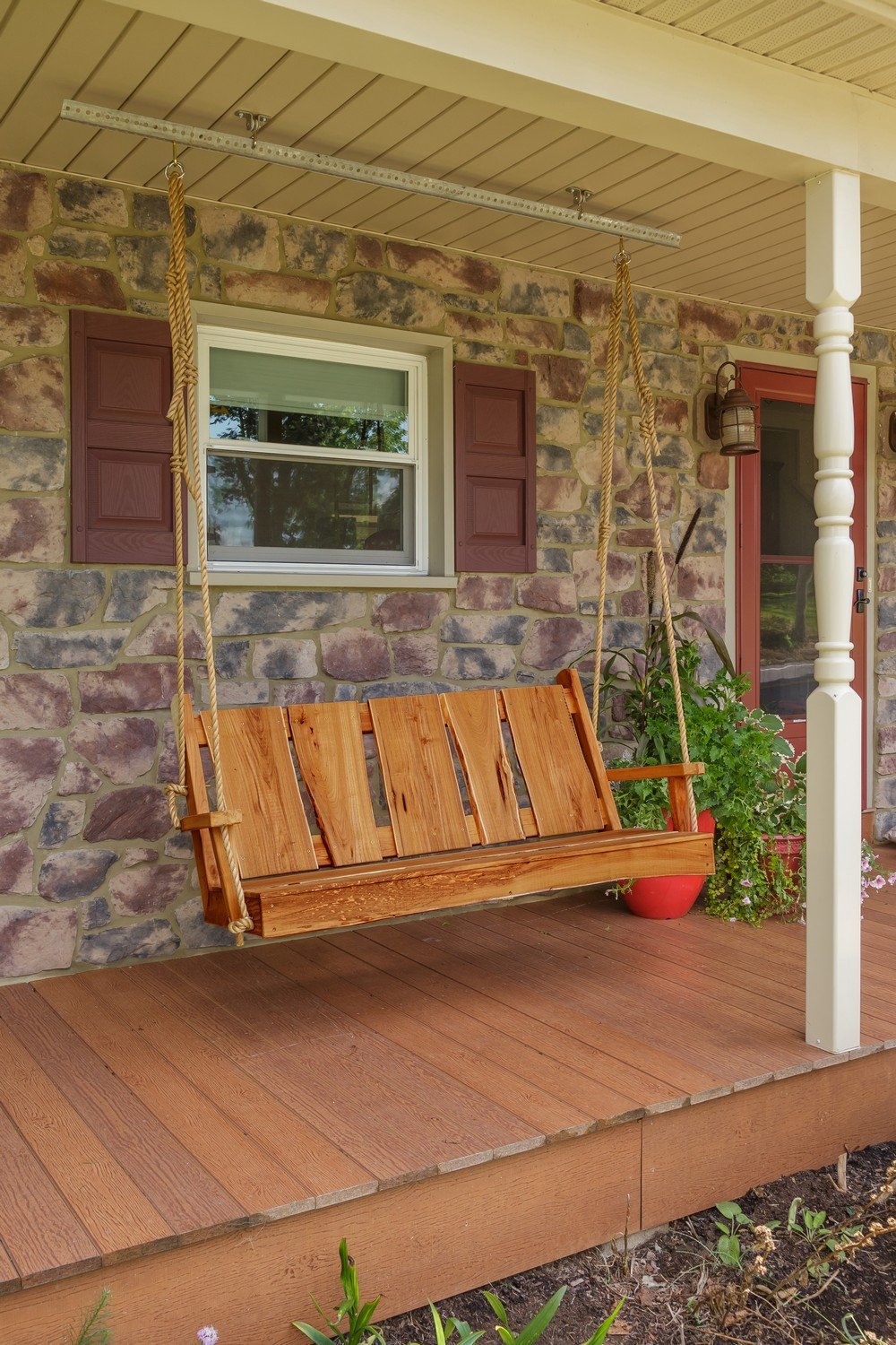 A&L Furniture Blue Mountain Timberland Swing with Rope - Heavy Duty Wooden Porch Swing for Outdoor Garden, Patio, Backyard Relaxation