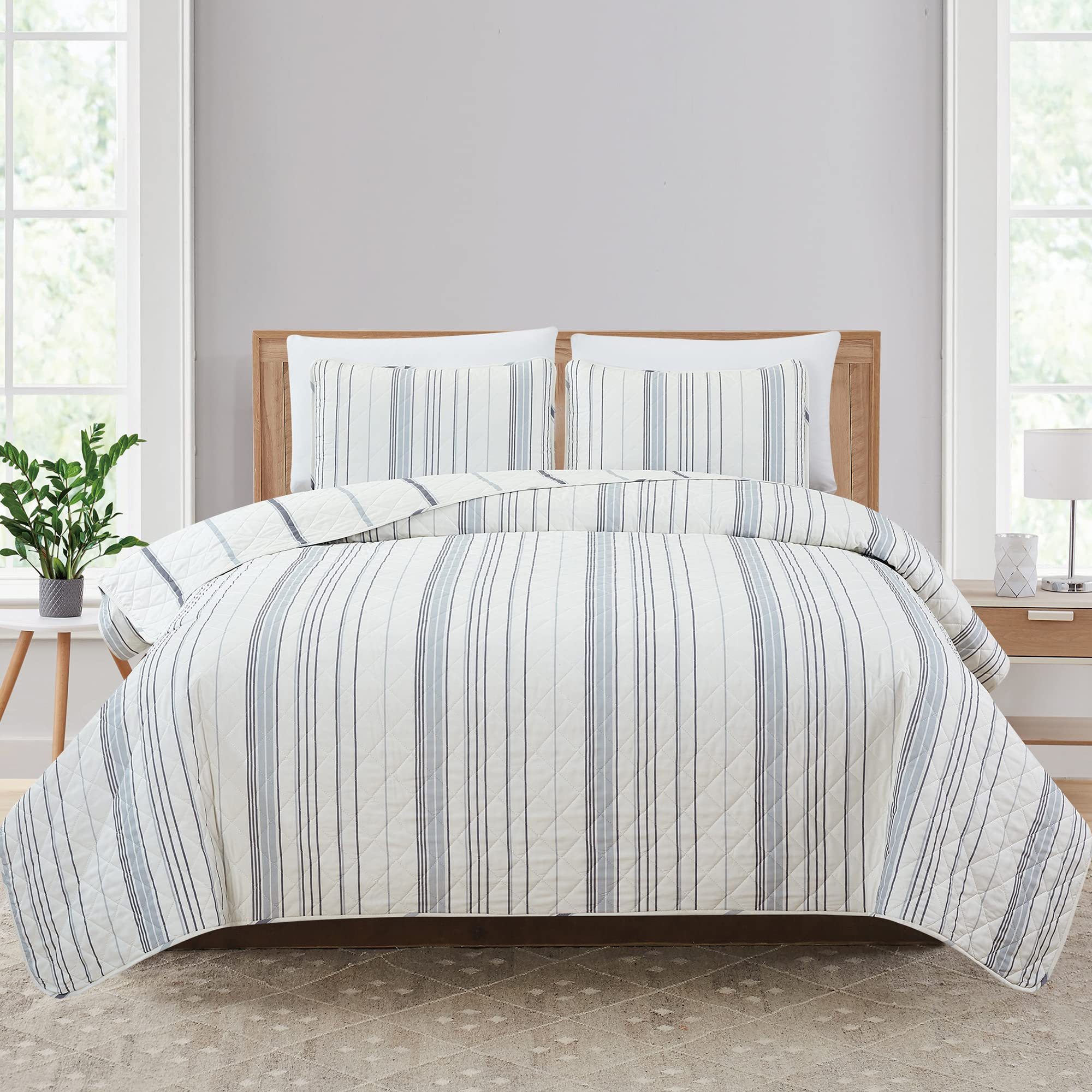 Reversible 2-Piece Quilt Set with Sham - All-Season Soft Lightweight Bedspread, Modern Striped Pattern - Sofia Collection (Twin, Ivory/Grey) | Perfect for Guest Rooms, Dorm Decor & Cozy Bedroom Makeovers