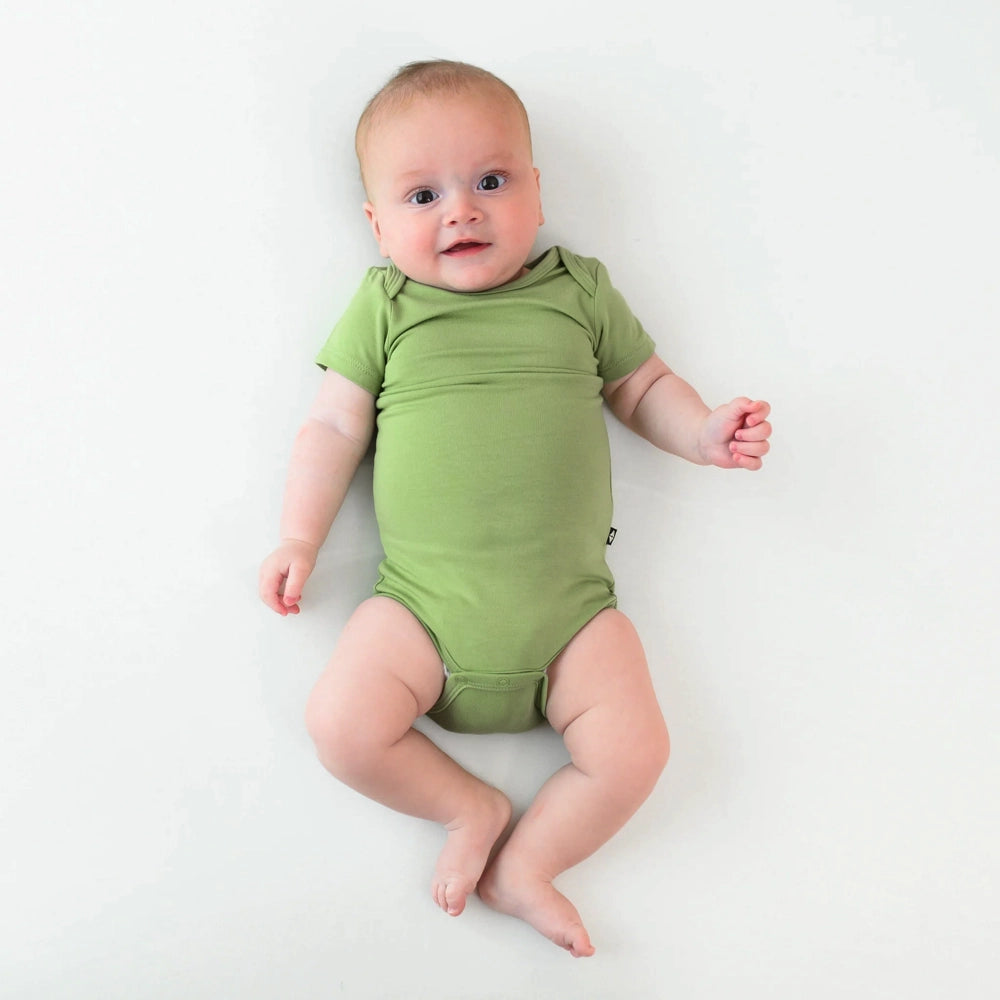 Kyte Baby Short Sleeve Bodysuit - Soft Organic Cotton Baby Onesie for Boys & Girls | Perfect for Playtime, Daycare & Everyday Comfort (Honu Print)