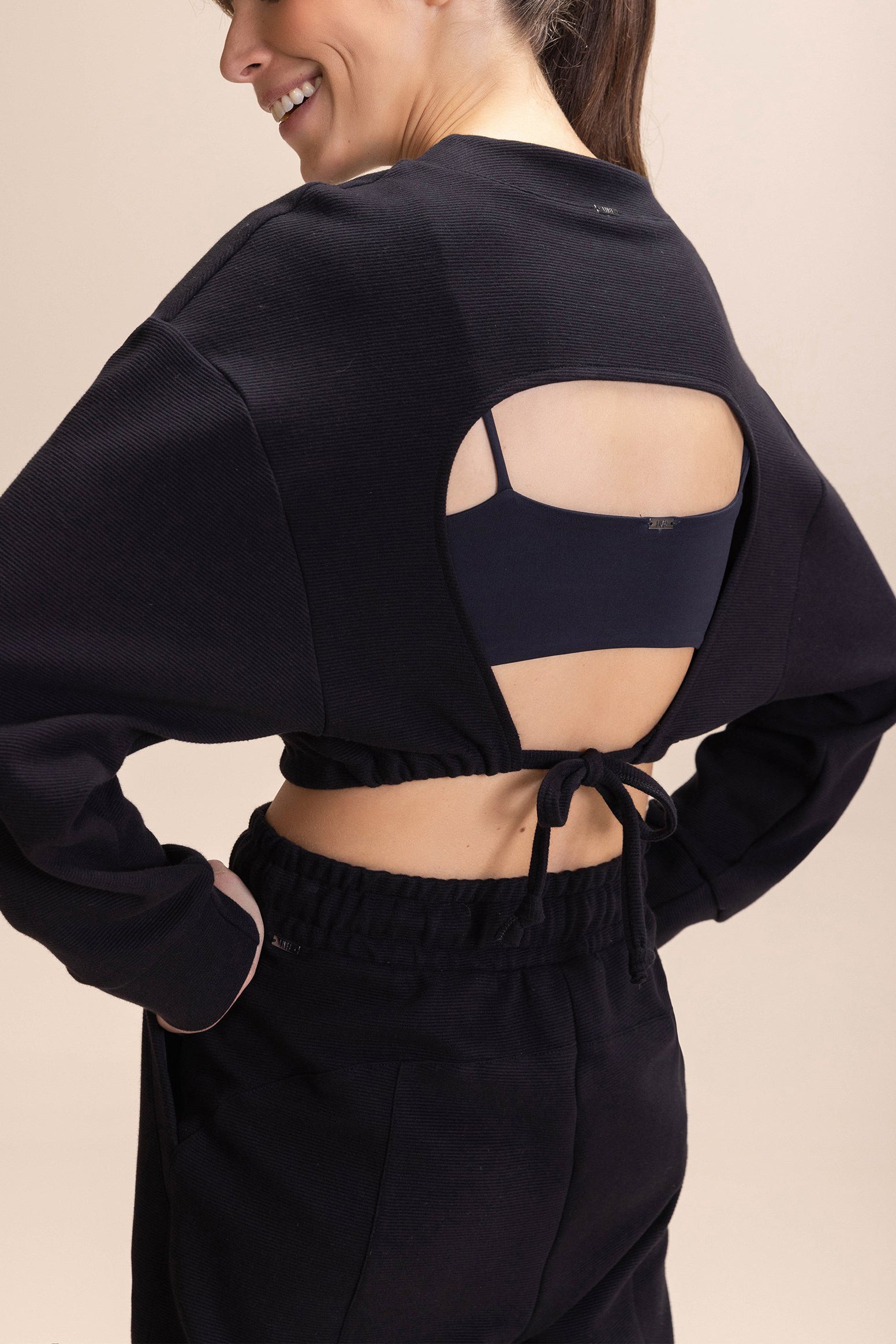 Stylish Long Sleeve Crop Sweatshirt for Women - Trendy Oversized Pullover with Thumb Holes - Perfect for Yoga, Gym & Casual Outfits
