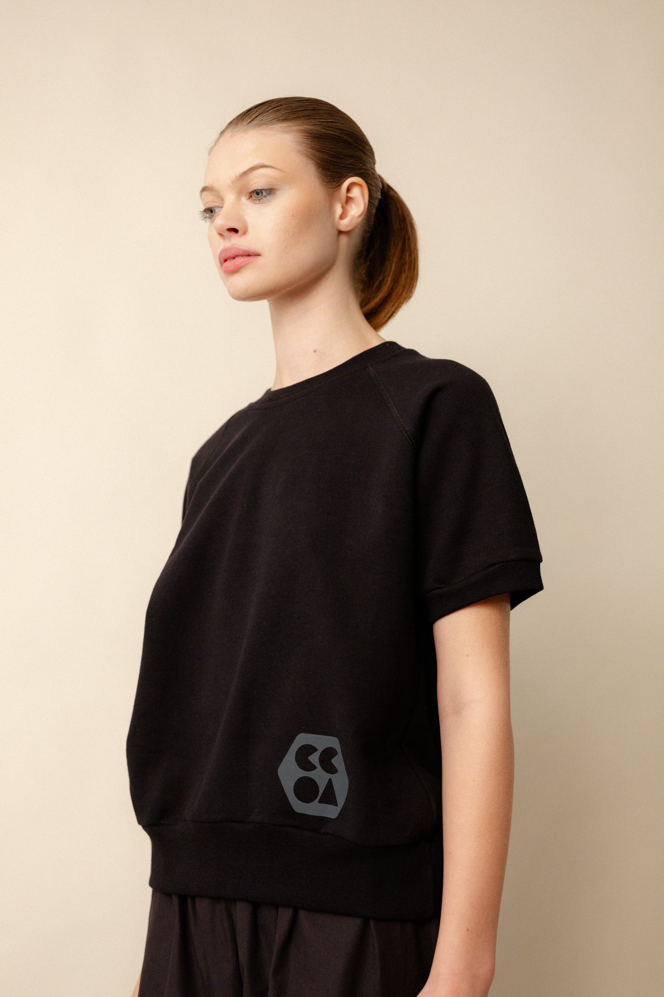 Women's Short Sleeve Raglan Workout Top - Eco-Friendly Plastic-Free Black Tee for Yoga, Gym & Running