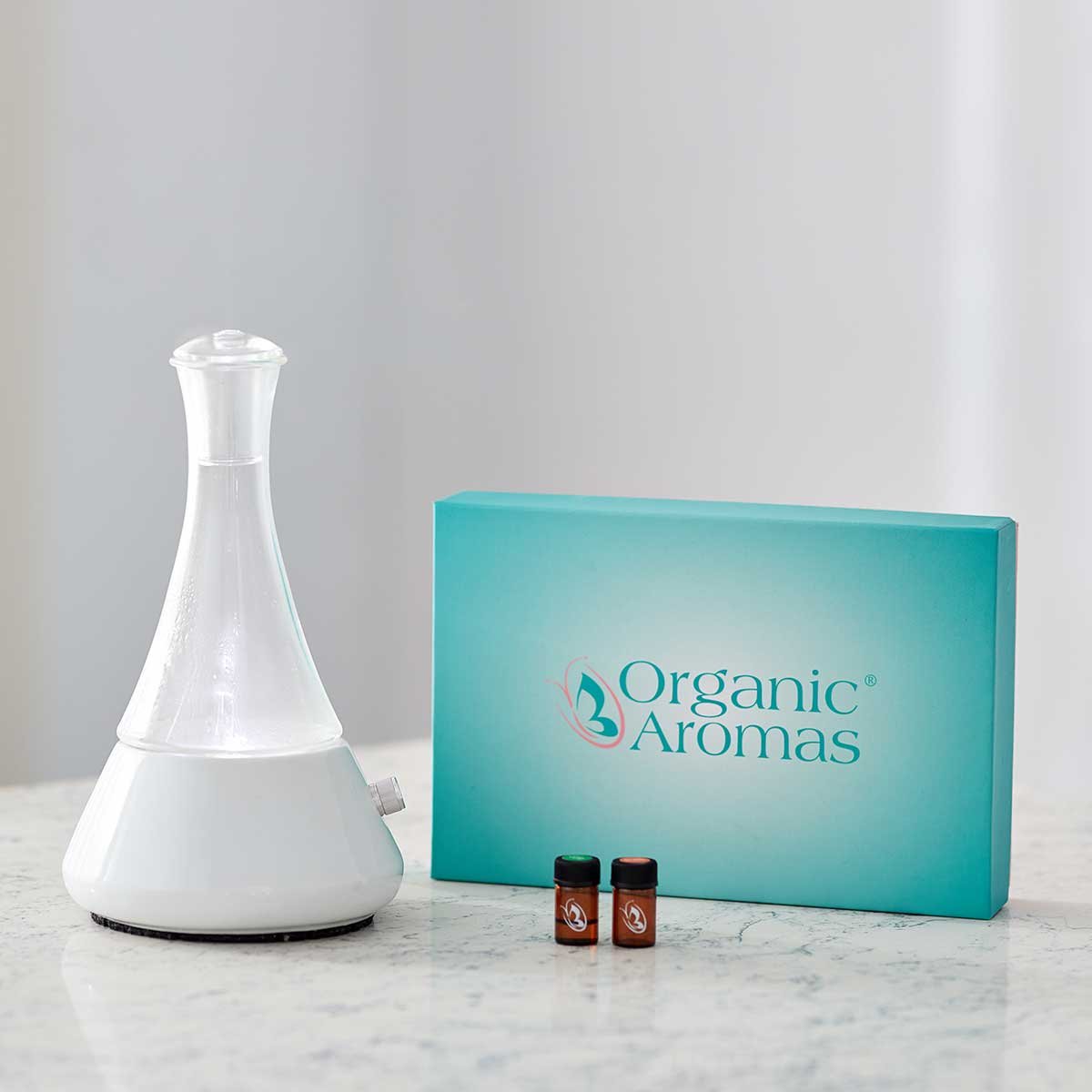 Organic Aromas Intrepid Explorer Nebulizing Diffuser Kit with 40 Pure Essential Oils - White Aromatherapy Set for Home, Office & Spa Relaxation