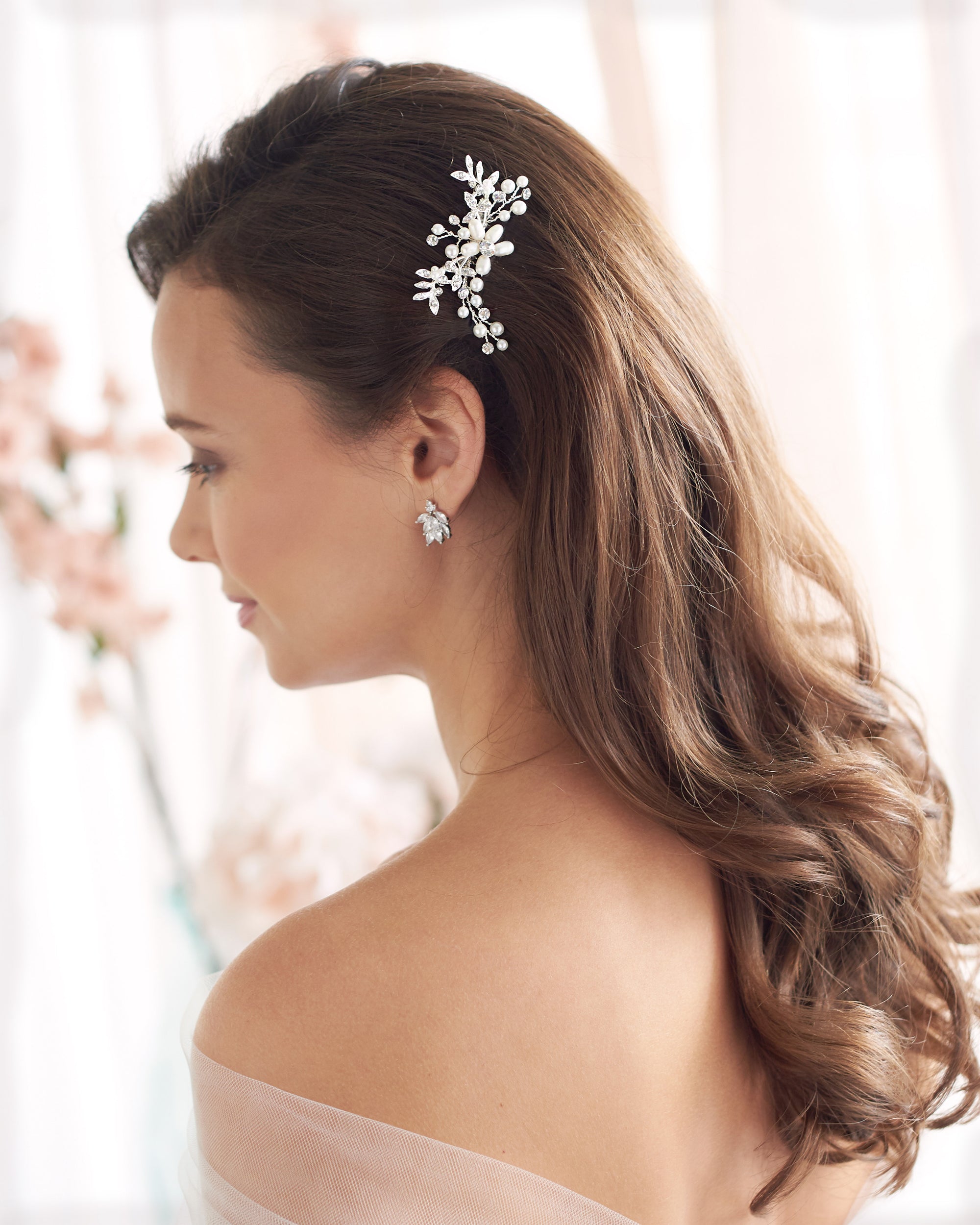 Elegant Floral Freshwater Pearl Hair Comb - Perfect for Weddings, Prom, and Special Occasions