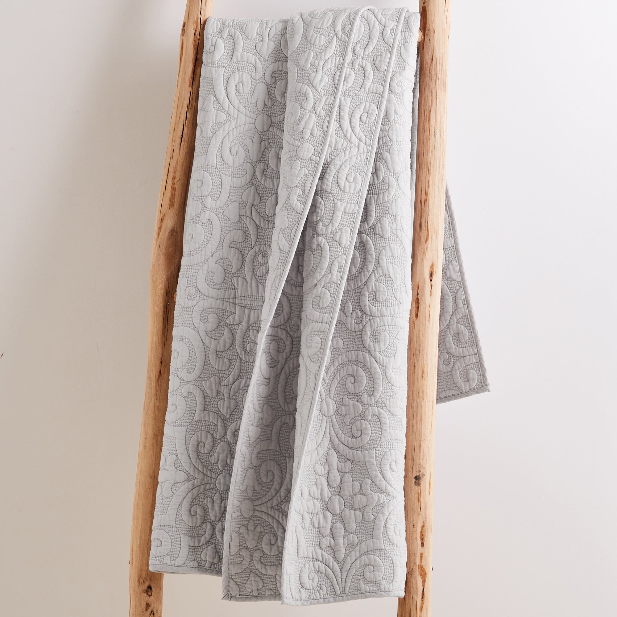 BH Sherbourne Stitch Quilted Throw Blanket - Soft Luxury Quilted Bedspread for Couch, Sofa & Bed - Cozy Home Decor for Living Room, Bedroom & Dorm
