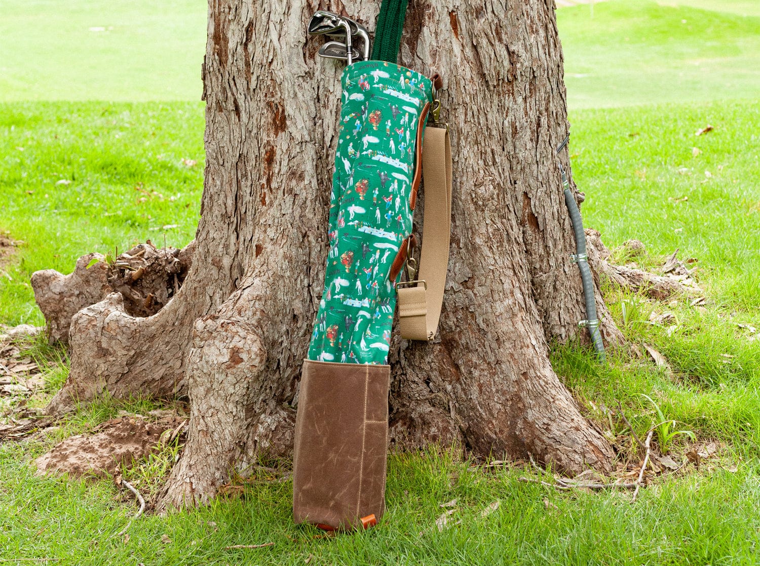 Criquet x Donald Robertson Par 3 Golf Bag - Premium Stand Golf Bag for Men | Perfect for Driving Range, Course Play & Travel