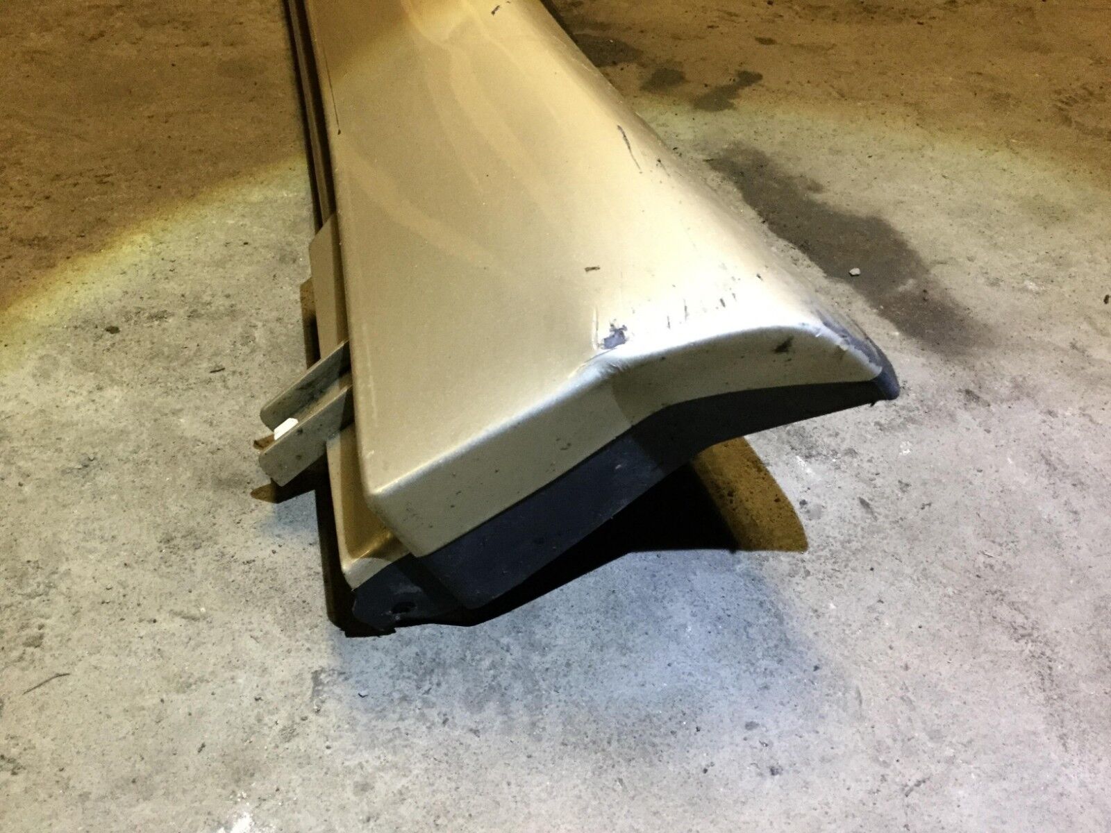Original Lexus GS300 Rocker Panel Molding - Front Left Side Skirt (2000-2005 Models) | Perfect Fit Replacement Part for Lexus GS300 Sedan | Enhances Vehicle Appearance & Protection