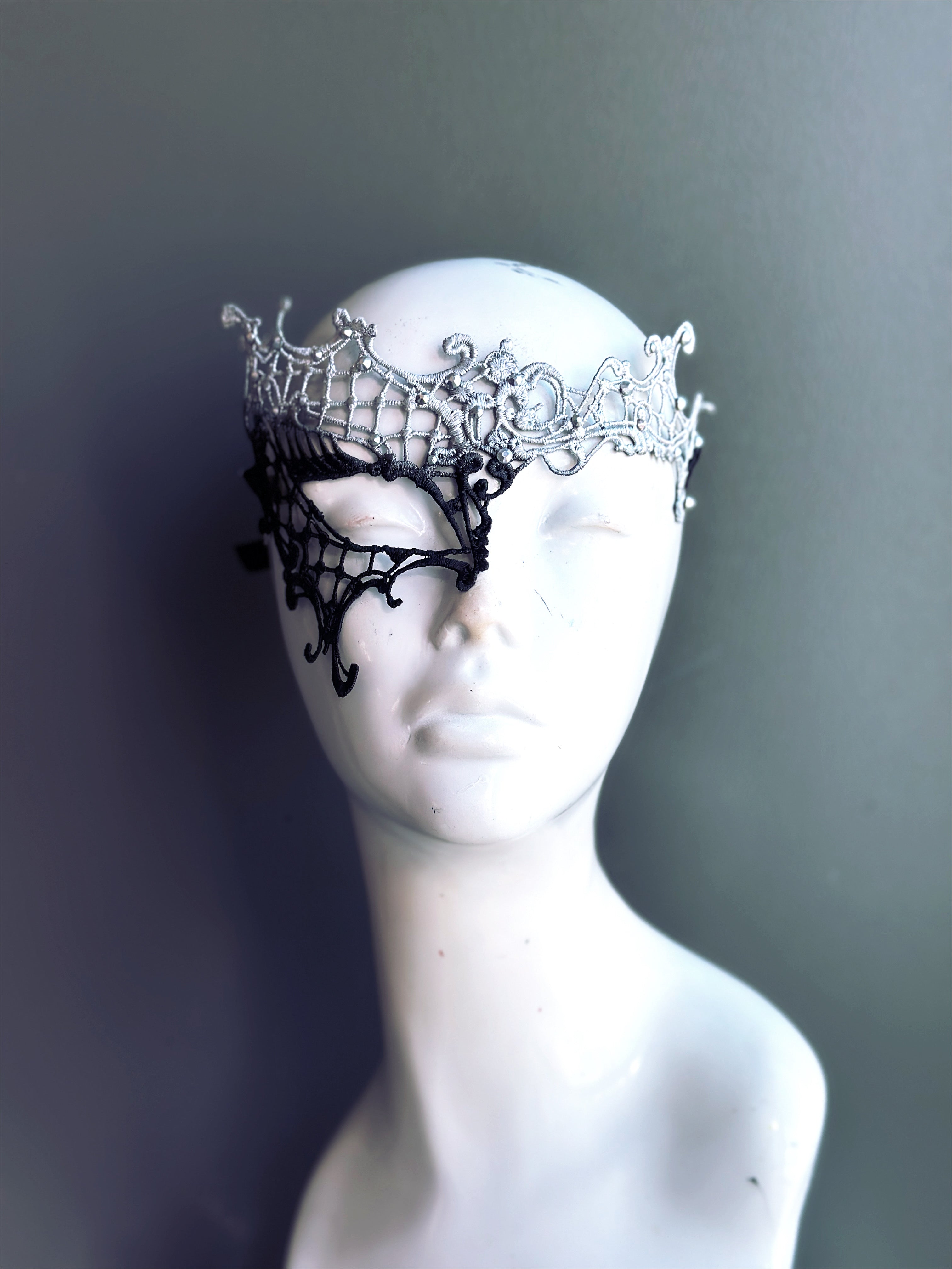 Phantom Lace Mask - Elegant Silver & Black Gothic Face Cover for Halloween, Cosplay, and Theatrical Performances
