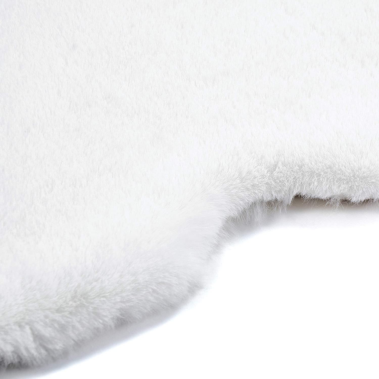 Premium Faux Rabbit Fur Area Rug - Soft Plush Luxury Home Decor for Nursery, Living Room & Bedroom - 6x6 Feet White Throw Blanket - Perfect for Floor Covering, Sofa, Couch & Bed Accent - Thoughtful Gift Idea for Housewarming & Special Occasions