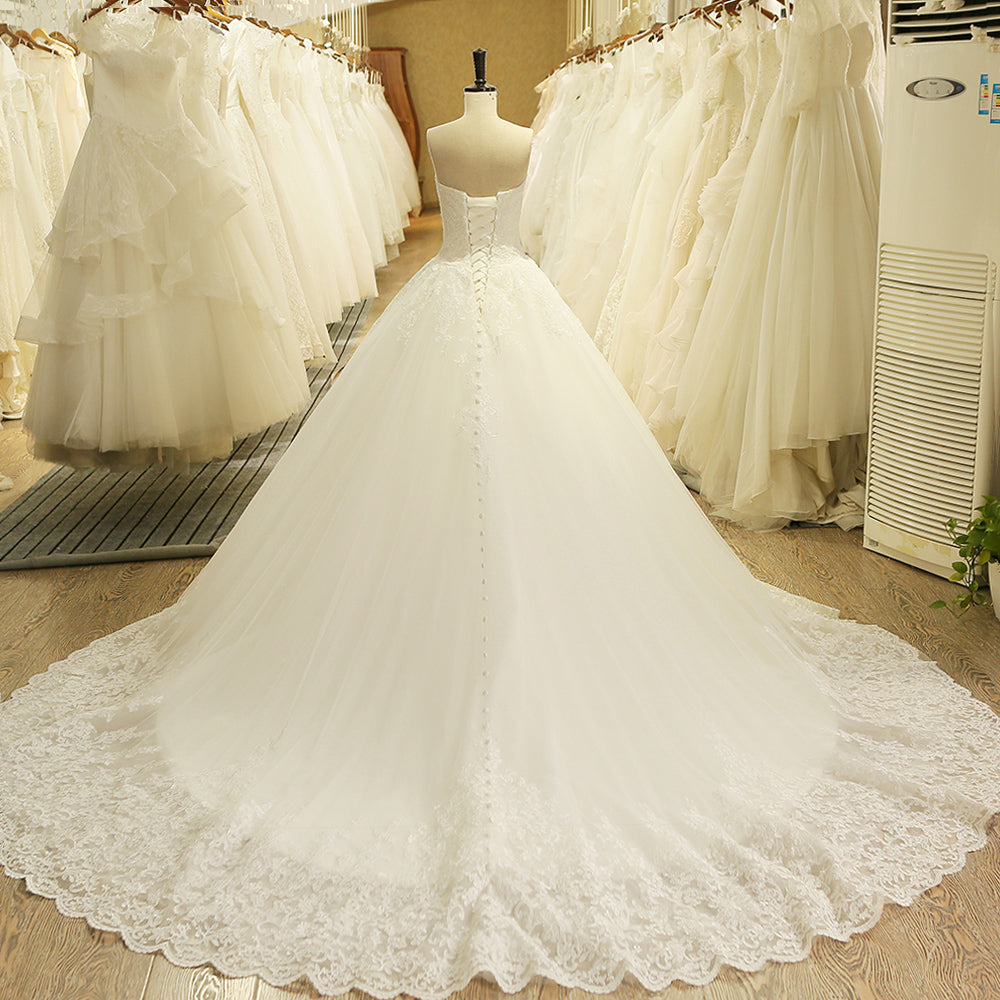 Elegant A-Line Sweetheart Lace Vintage Wedding Dress with Lace-Up Back - Perfect for Bridal, Prom, and Formal Occasions