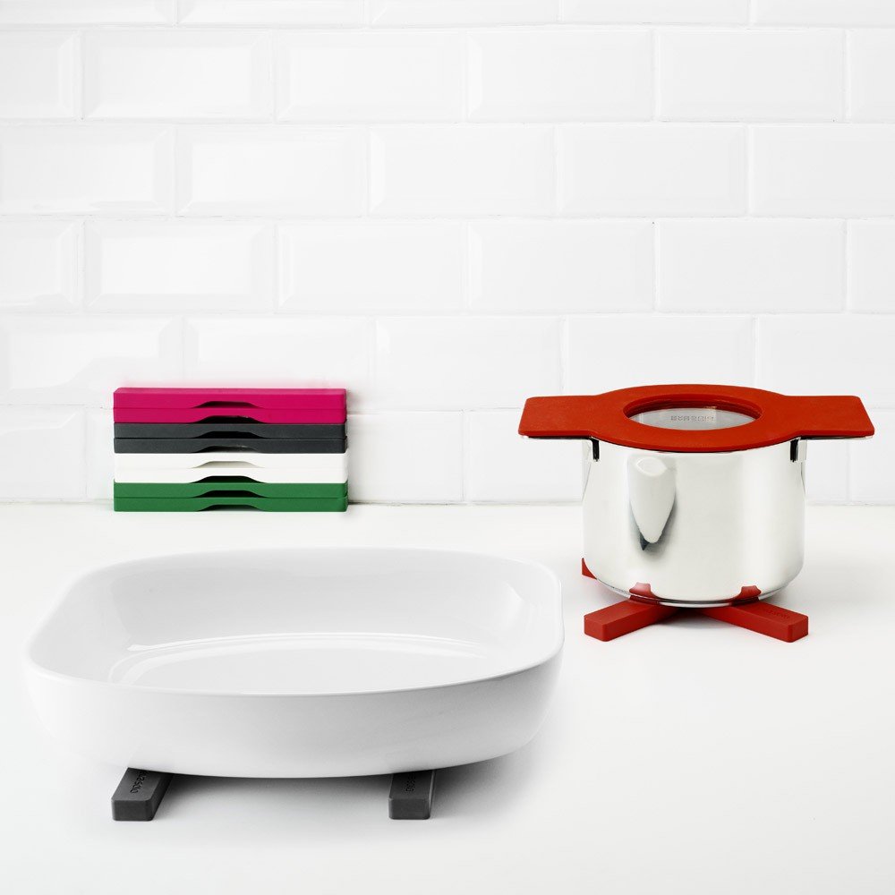 Eva Solo Magnetic Trivet - Heat Resistant Silicone Pot Holder for Kitchen, Raspberry Red - Perfect for Hot Pots, Pans, and Serving Dishes on Dining Table