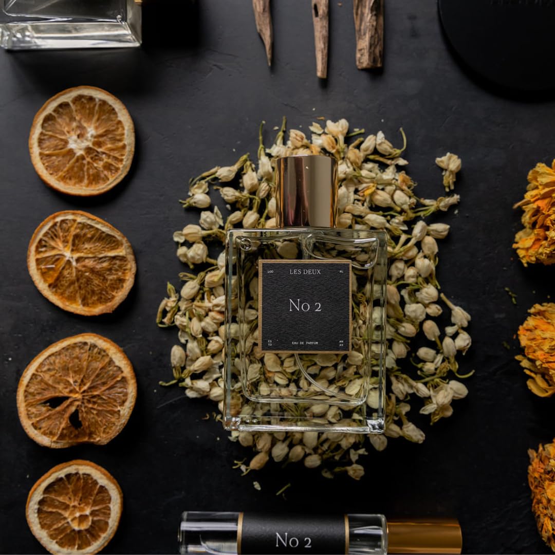 Les Deux No 2 Unisex Perfume - 50ml Luxury Vegan Fragrance with Amber, Saffron, Sandalwood & Cedar Notes | Award-Winning Long Lasting Scent for Men & Women | Perfect for Date Nights, Office Wear & Special Occasions