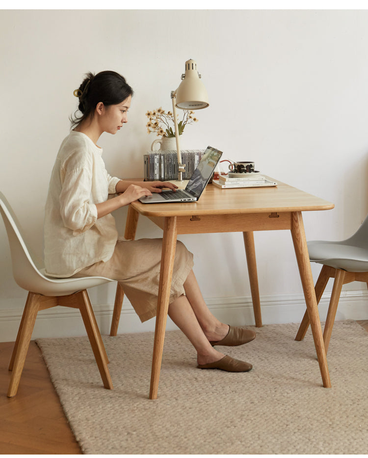 Solid Oak Wood Extendable Dining Table - Expandable for 6 to 8 People - Perfect for Small Spaces & Family Gatherings